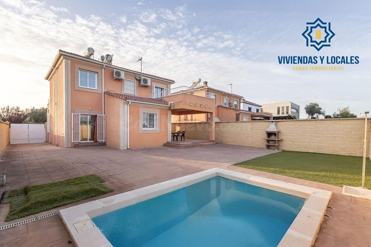 FANTÁSTICA CASA EN URBANIZACIÓN LOS CORTIJOS