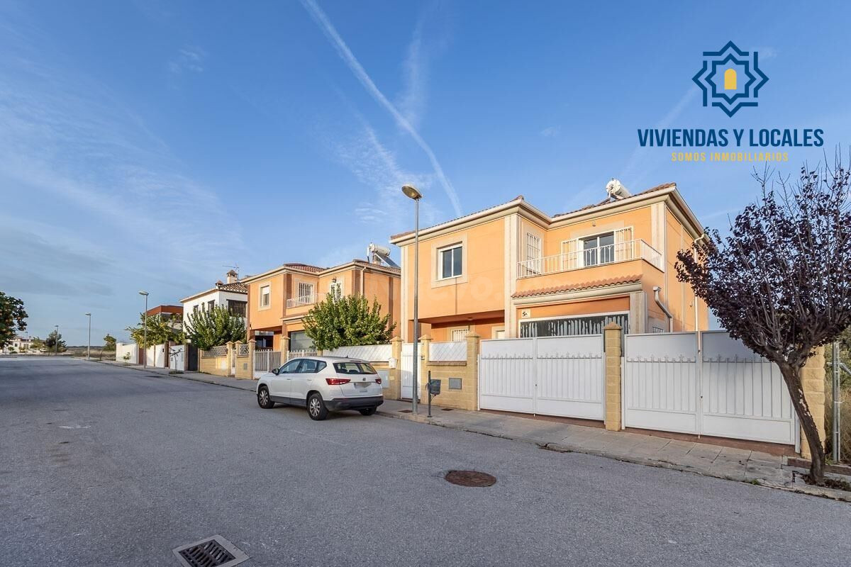FANTÁSTICA CASA EN URBANIZACIÓN LOS CORTIJOS - foto 2