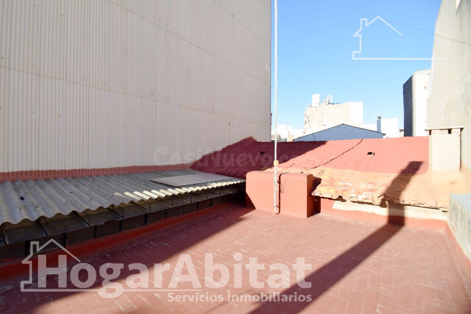 MAGNIFICA CASA CON TERRAZA Y LOCAL COMERCIAL EN EL CENTRO - foto 3