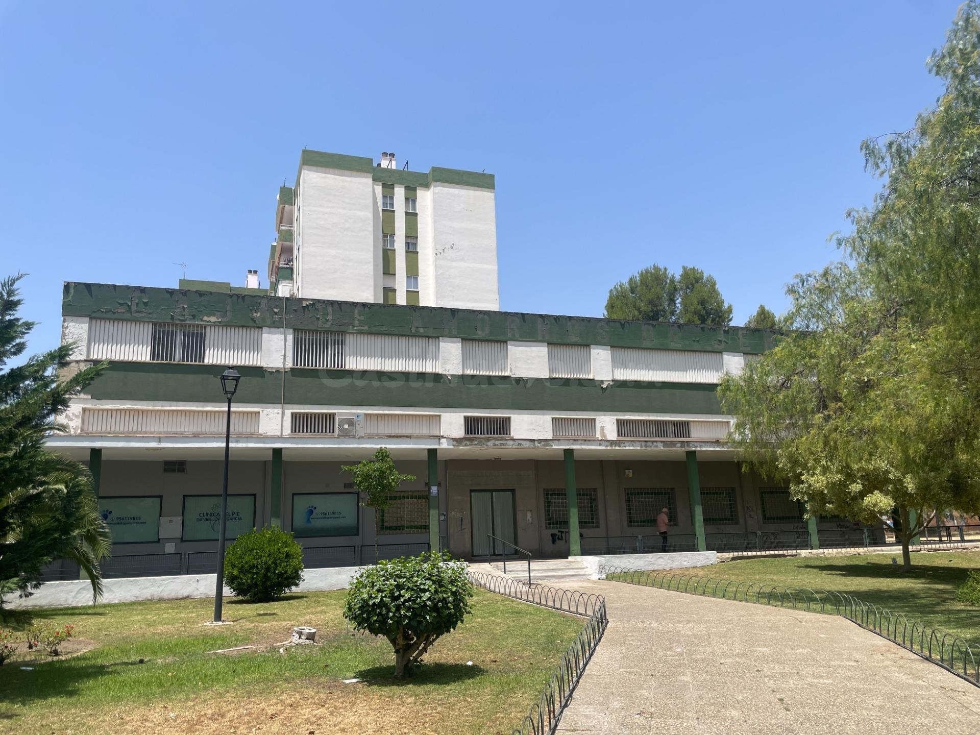 Amplio edificio independiente en venta en El Almendral, Jere