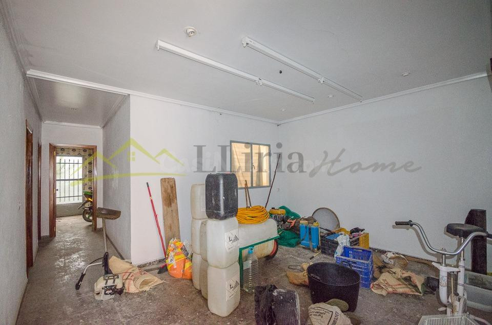 Ref. 04293 - Casa con parcela urbana en una de las mejores z - foto 4