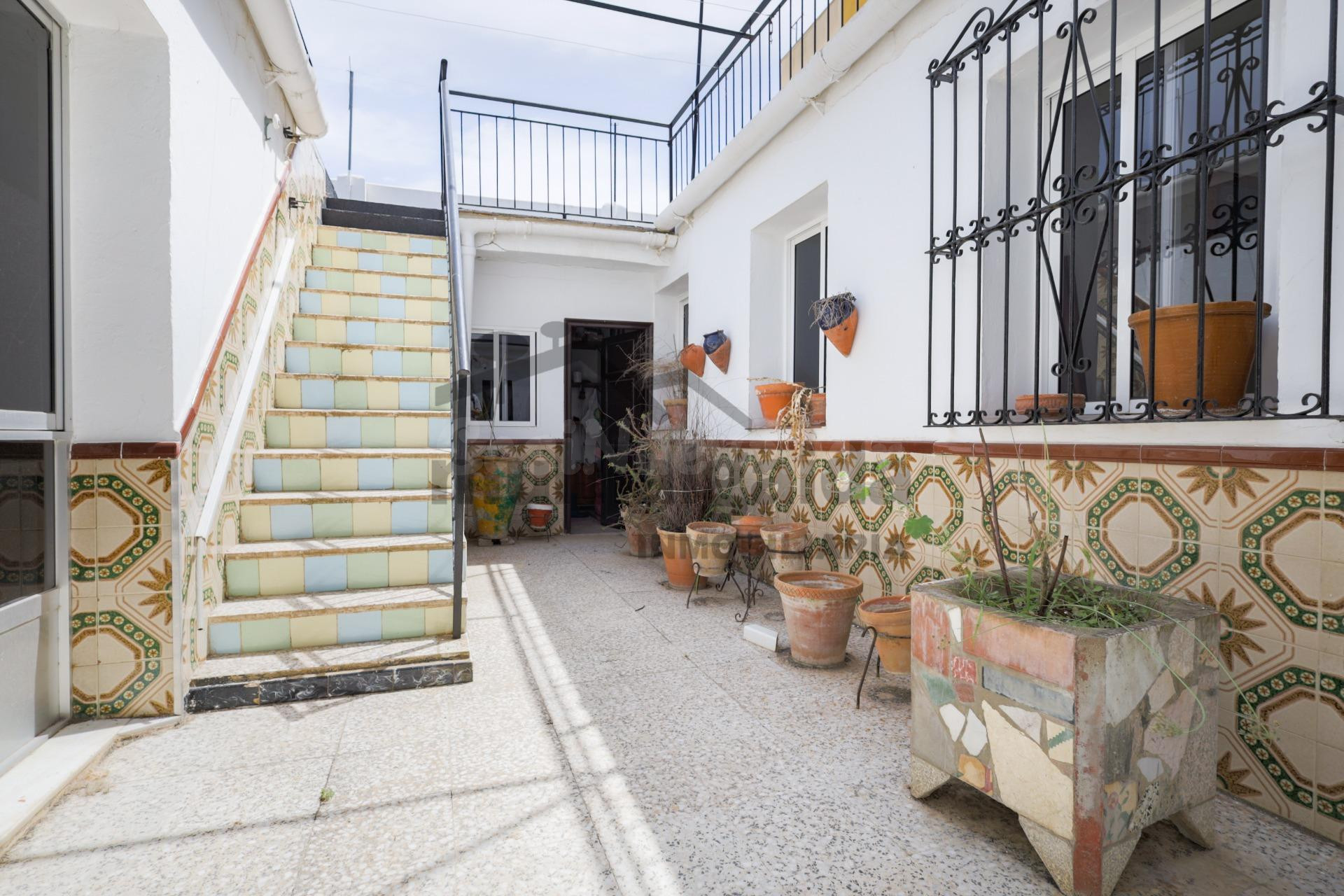 CASA INDEPENDIENTE EN ZONA CENTRO-PLAYA