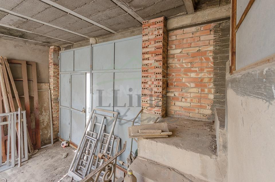 Ref. 04340.- Casa independiente con patio para derribo en Vi - foto 3