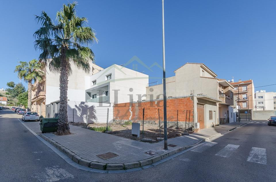 Ref. 04345.- Solar esquinero en Vilamarxant, en núcleo urban - foto 2