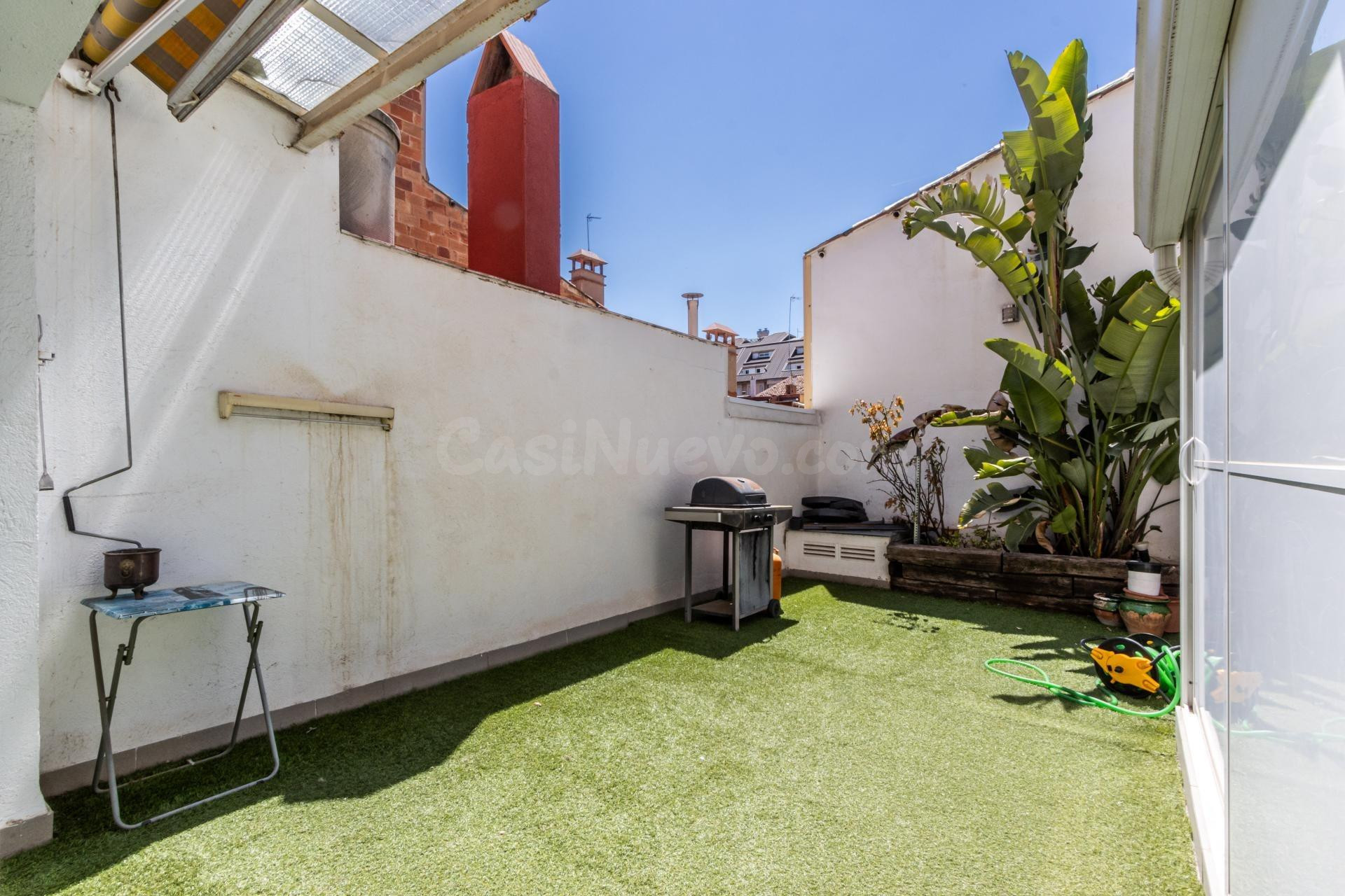 CASA EN EL CENTRO DE SABADELL CON GARAJE POR 2 COCHES Y TERR