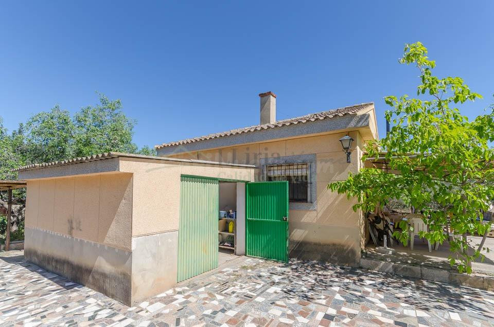 Ref. 04351.- EXCLUSIVA- Chalet con gran parcela y piscina en - foto 2
