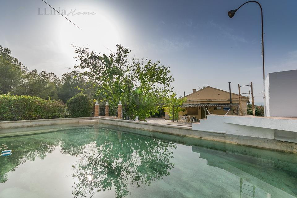 Ref. 04351.- EXCLUSIVA- Chalet con gran parcela y piscina en - foto 3