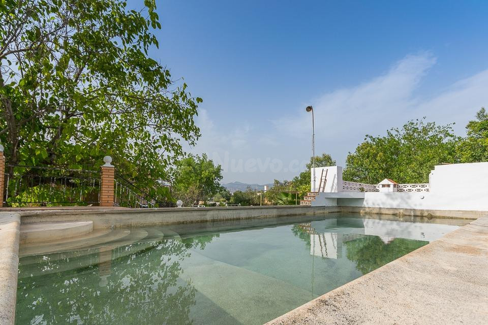 Ref. 04351.- EXCLUSIVA- Chalet con gran parcela y piscina en - foto 5