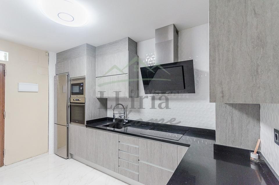 Ref. 04355.- Piso en planta baja con terraza y barbacoa para