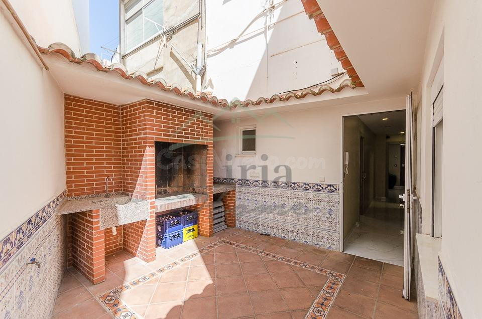Ref. 04355.- Piso en planta baja con terraza y barbacoa para - foto 2
