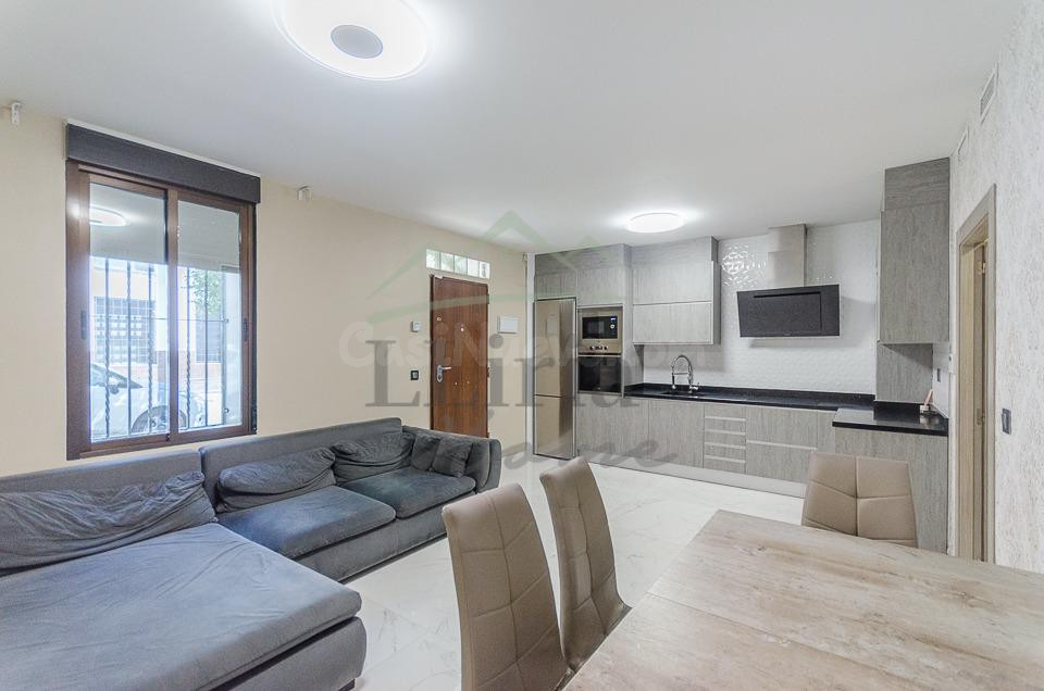 Ref. 04355.- Piso en planta baja con terraza y barbacoa para - foto 3