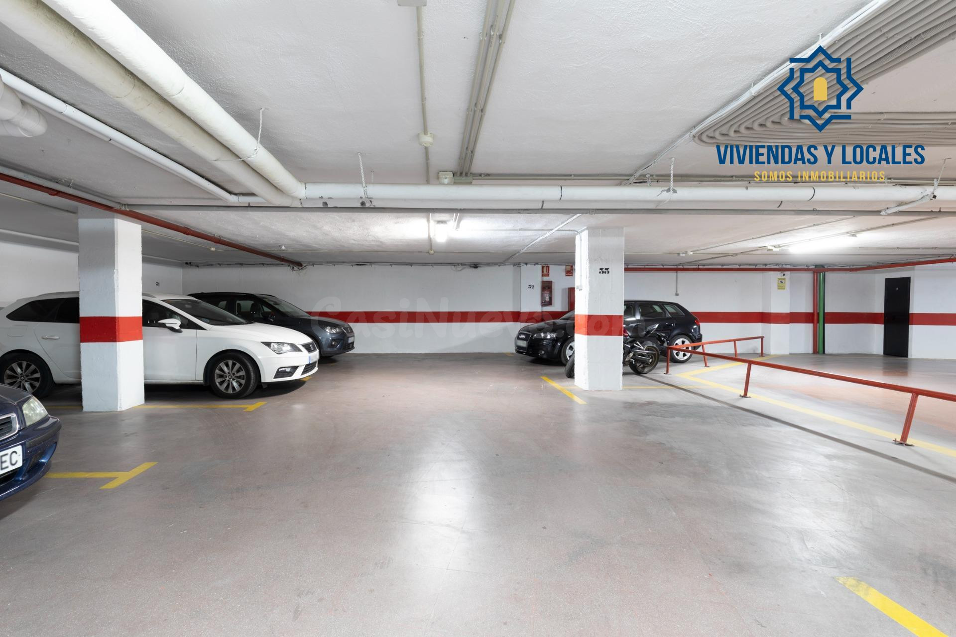 IDEAL INVERSORES!!! 35 PLAZAS DE APARCAMIENTO Y 5 TRASTEROS,