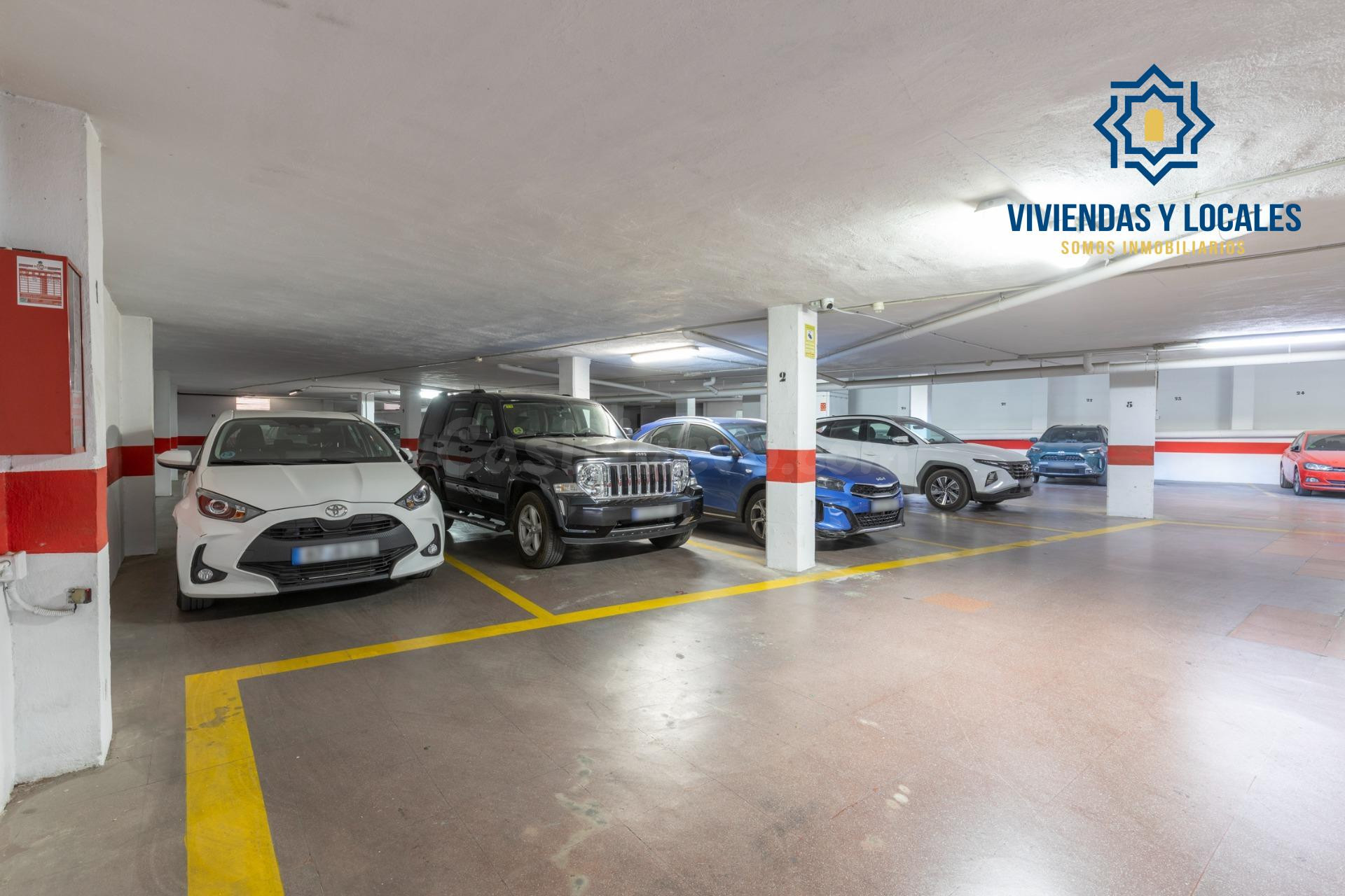 IDEAL INVERSORES!!! 35 PLAZAS DE APARCAMIENTO Y 5 TRASTEROS, - foto 3