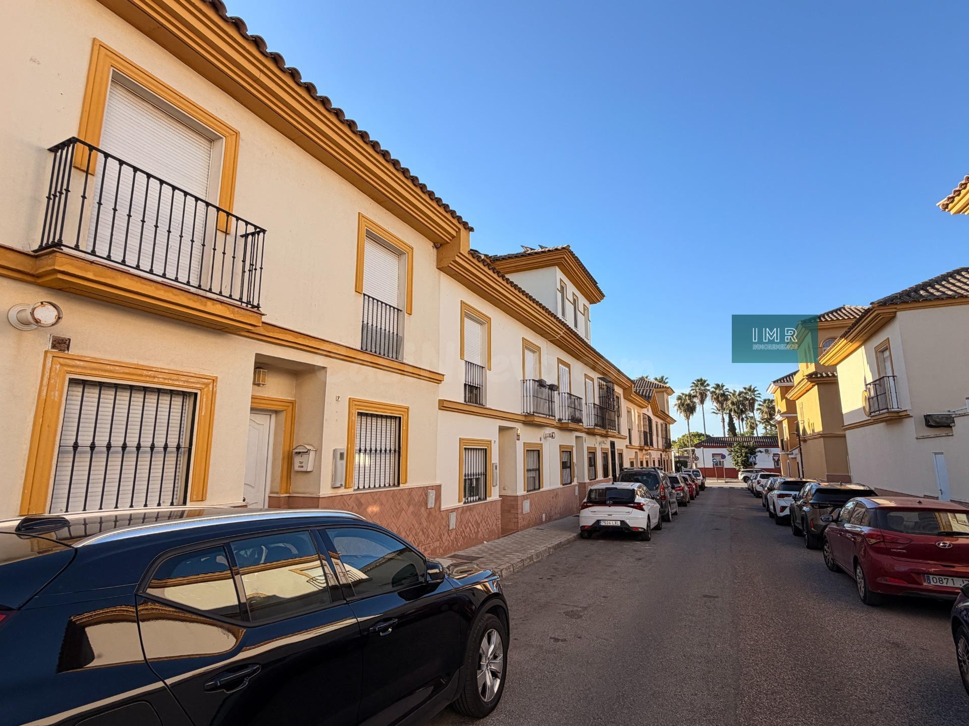 CASA ADOSADA EN VENTA EN EL CENTRO DE BOLLULLOS DE LA MITACI - foto 2