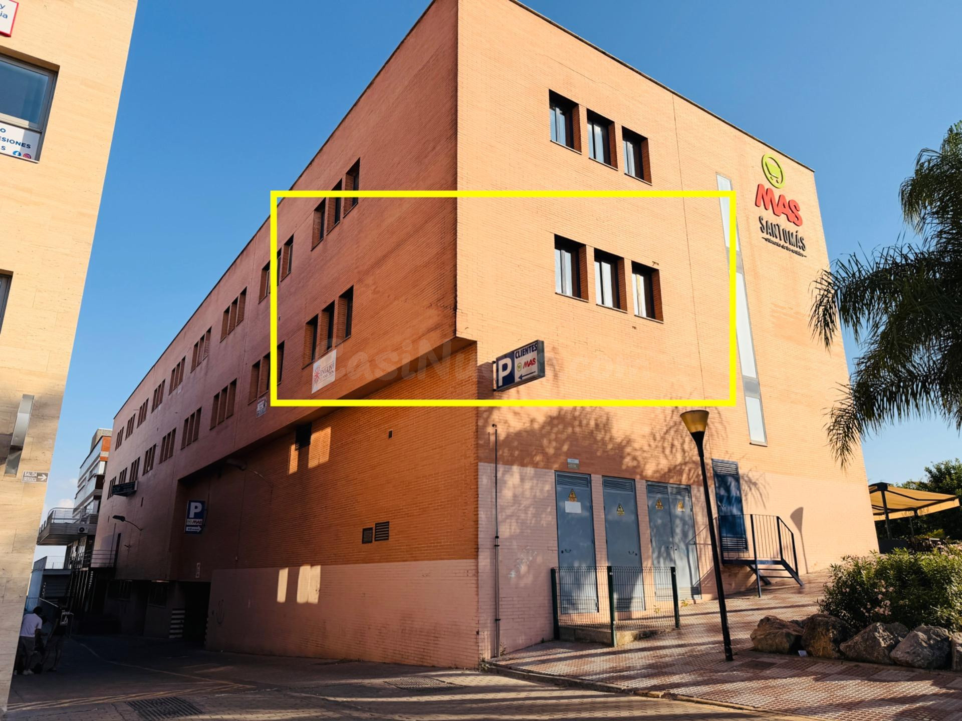 ¡Oportunidad estratégica para tu negocio en Tomares! Oficina - foto 2