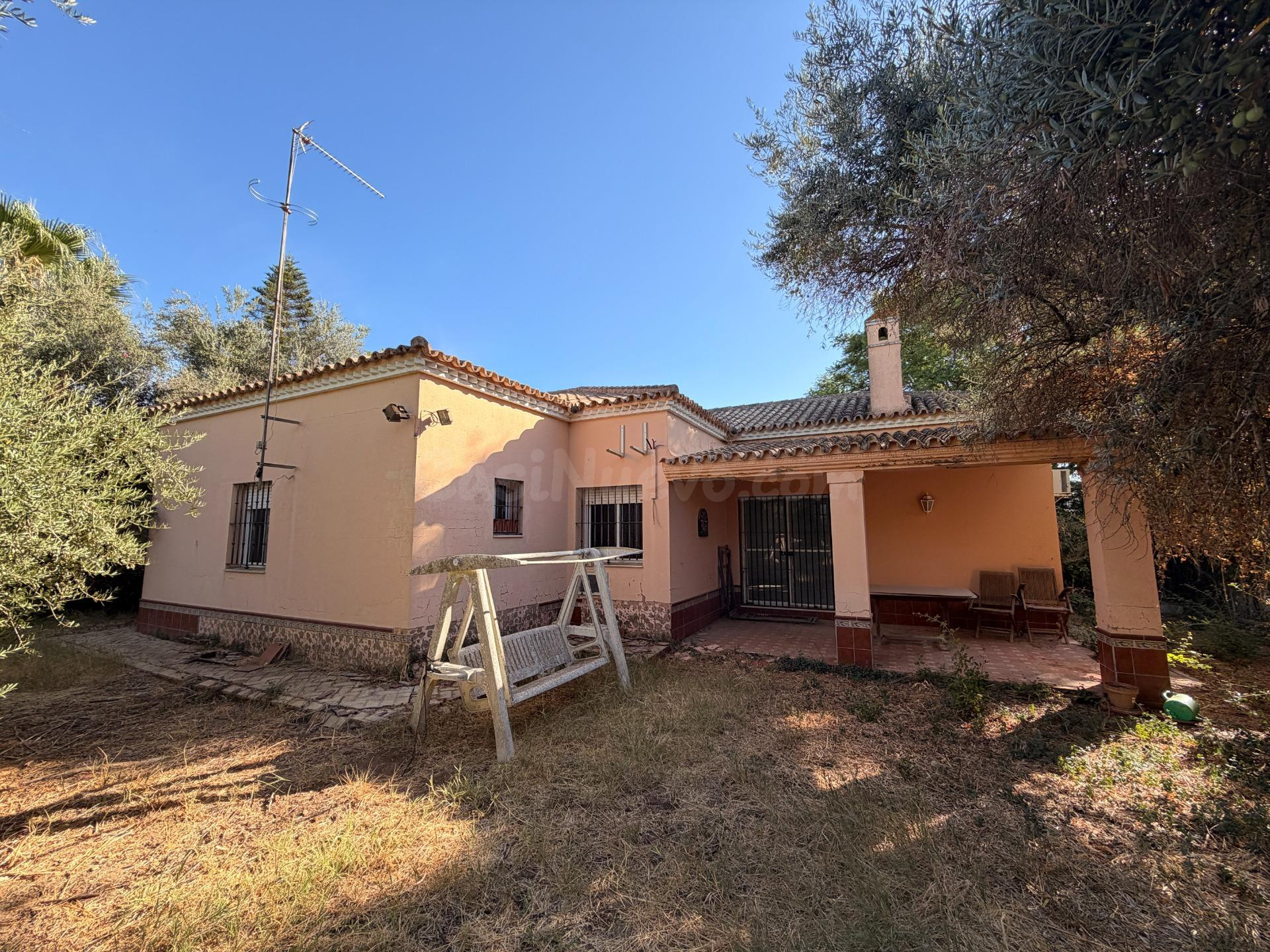 Chalet independiente en una sola planta con 940 m2 de parcel