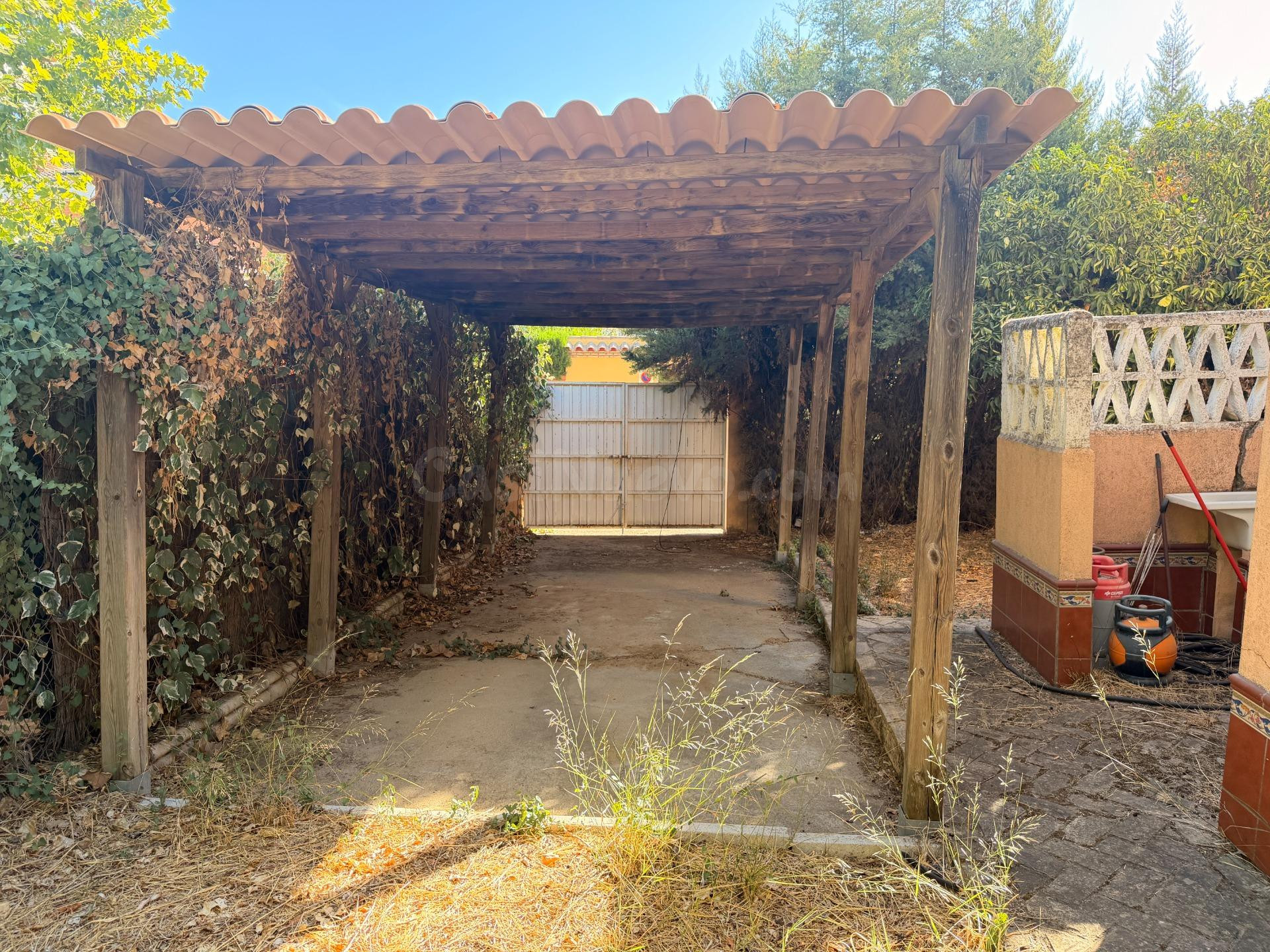 Chalet independiente en una sola planta con 940 m2 de parcel - foto 3