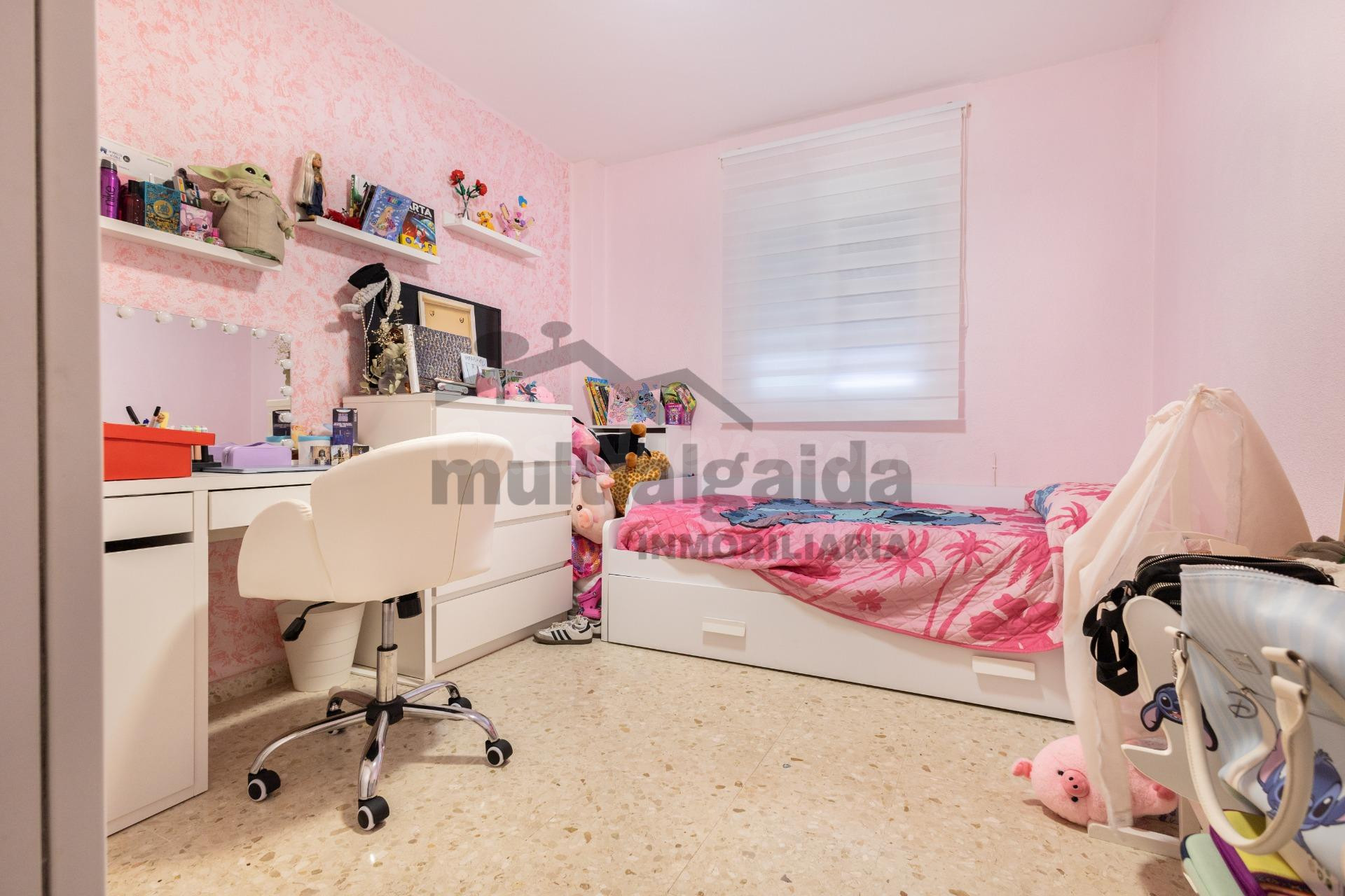 AMPLIO PISO EN LA ZONA DEL BARRIO - foto 4