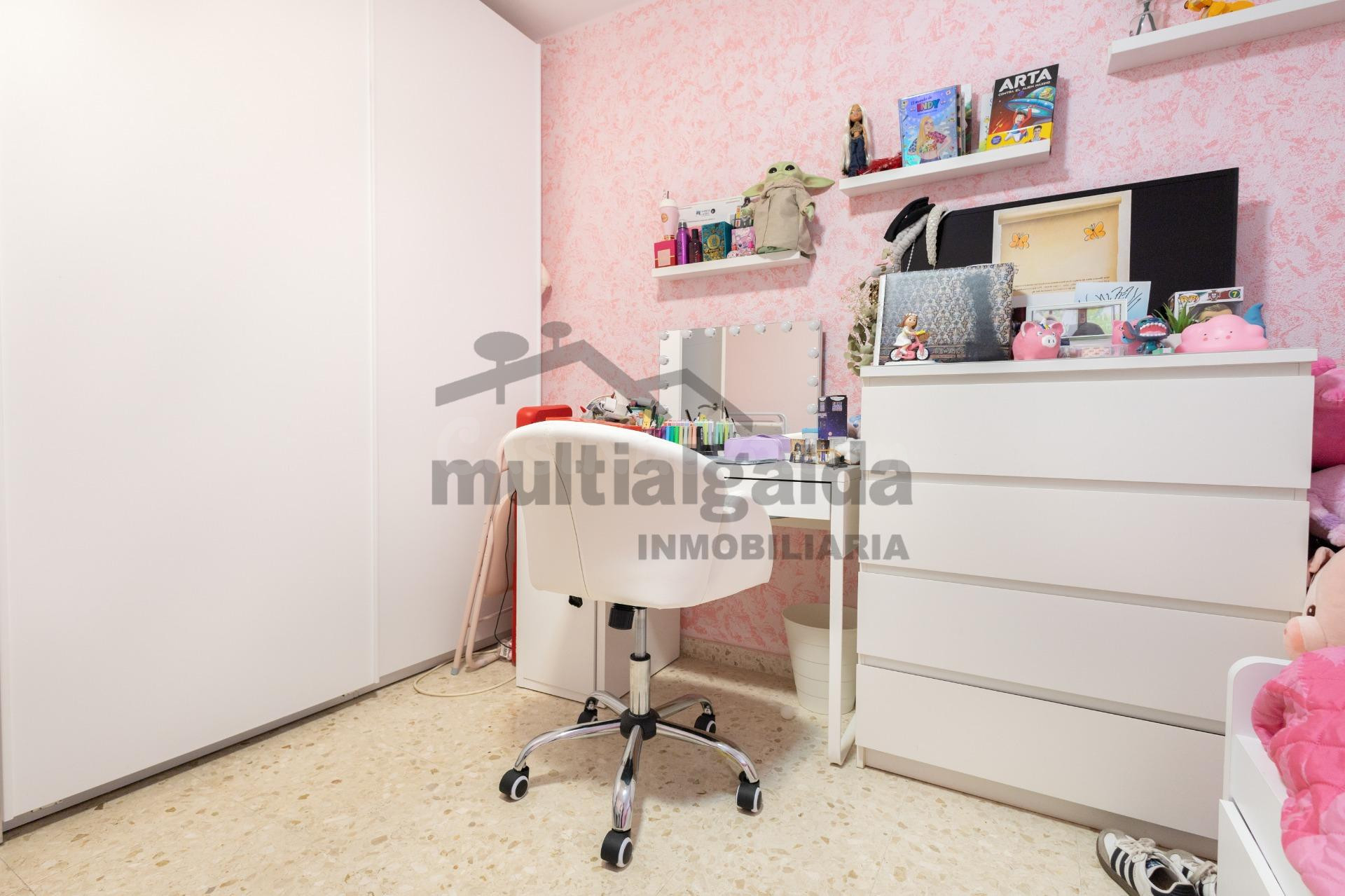 AMPLIO PISO EN LA ZONA DEL BARRIO - foto 5