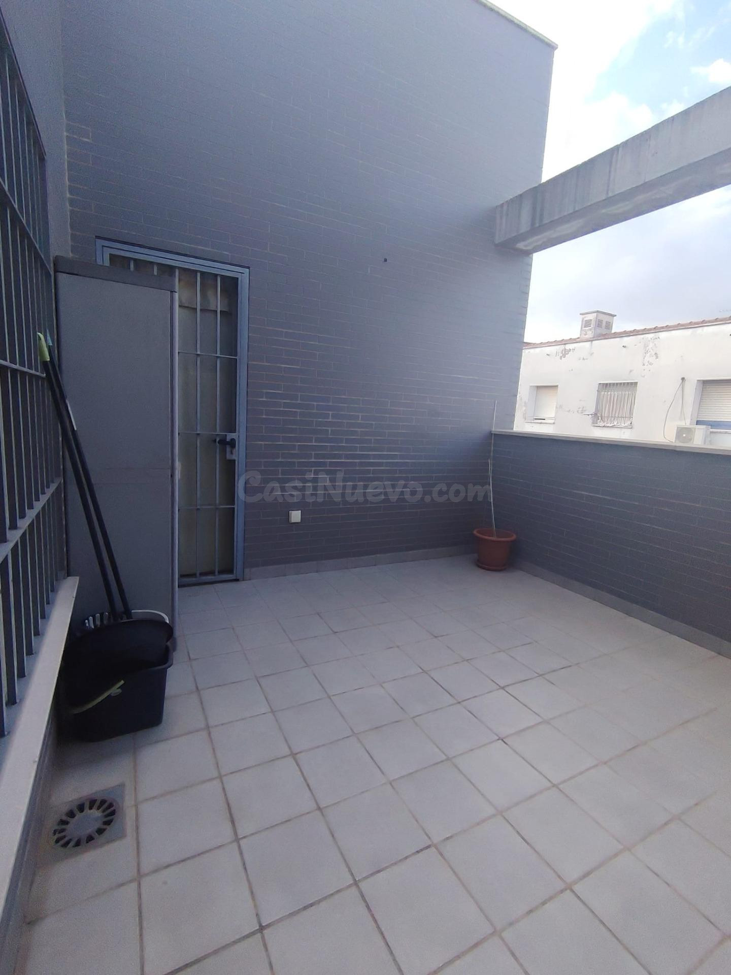 VIVIENDA COMO NUEVA, AMUEBLADA Y CON GRAN TERRAZA EN CARRETE - foto 3
