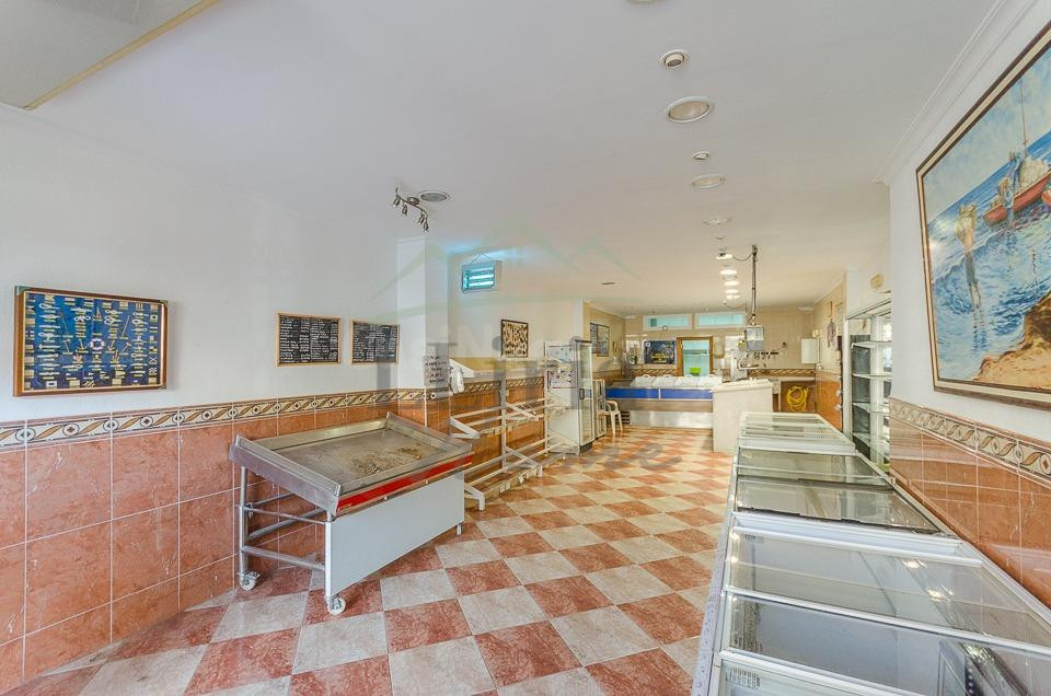 Ref. 04383.- Local comercial en venta con excelente ubicació