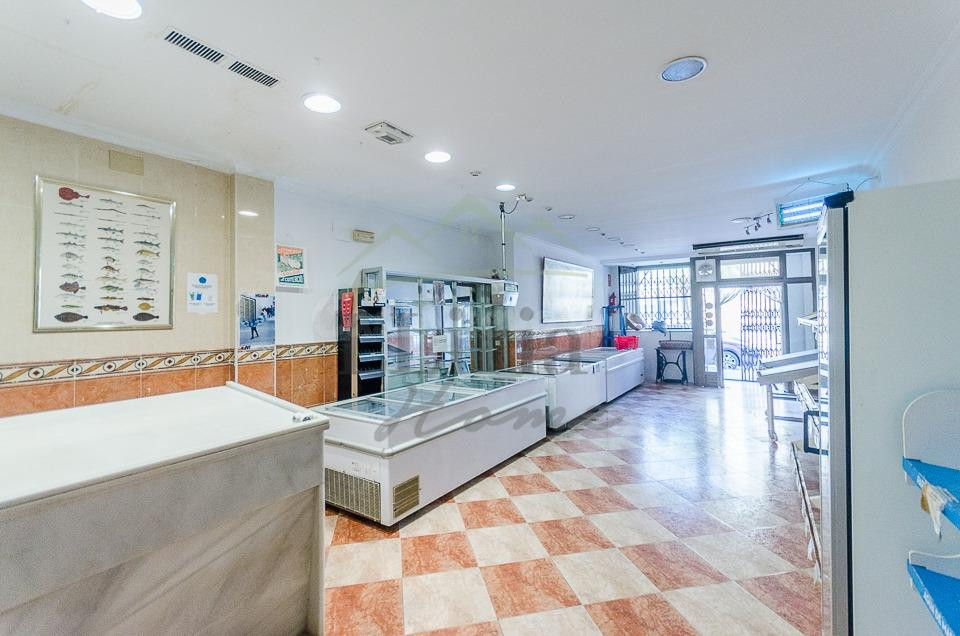 Ref. 04383.- Local comercial en venta con excelente ubicació - foto 2