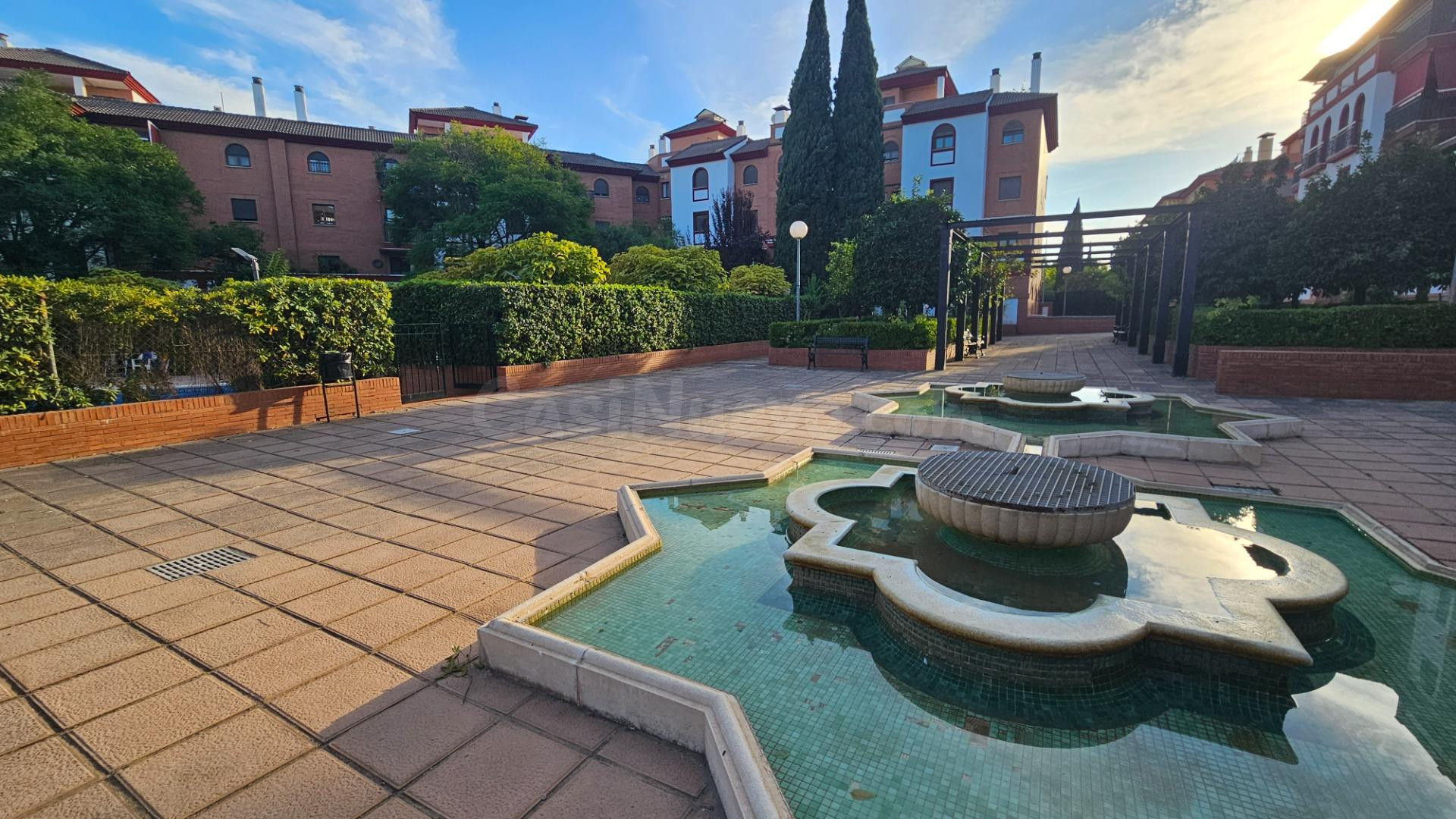AMPLIO PISO CON PISCINA Y PARKING EN ARRUZAFILLA - foto 4
