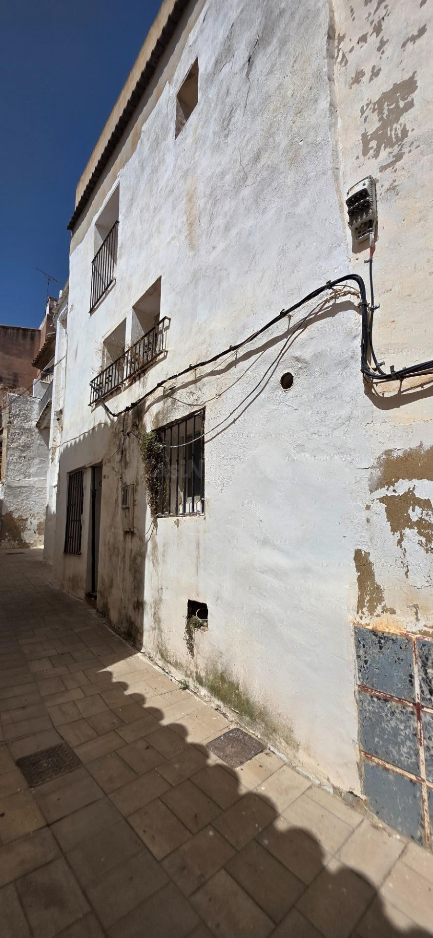Casa de pueblo en el centro de Villar del Arzobispo - foto 2