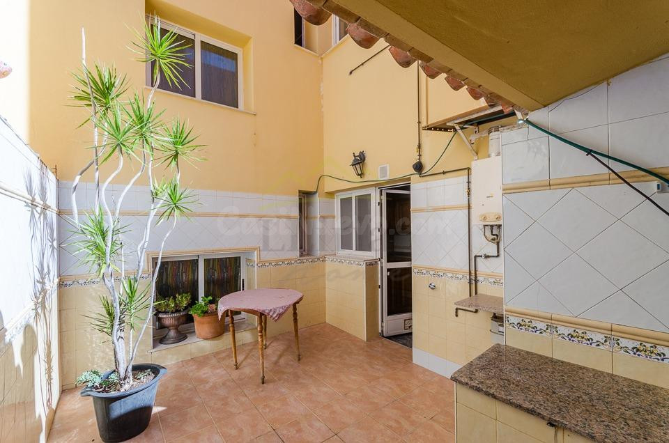 Ref. 04386.- EXCLUSIVA- Edificio completo en venta en el cen
