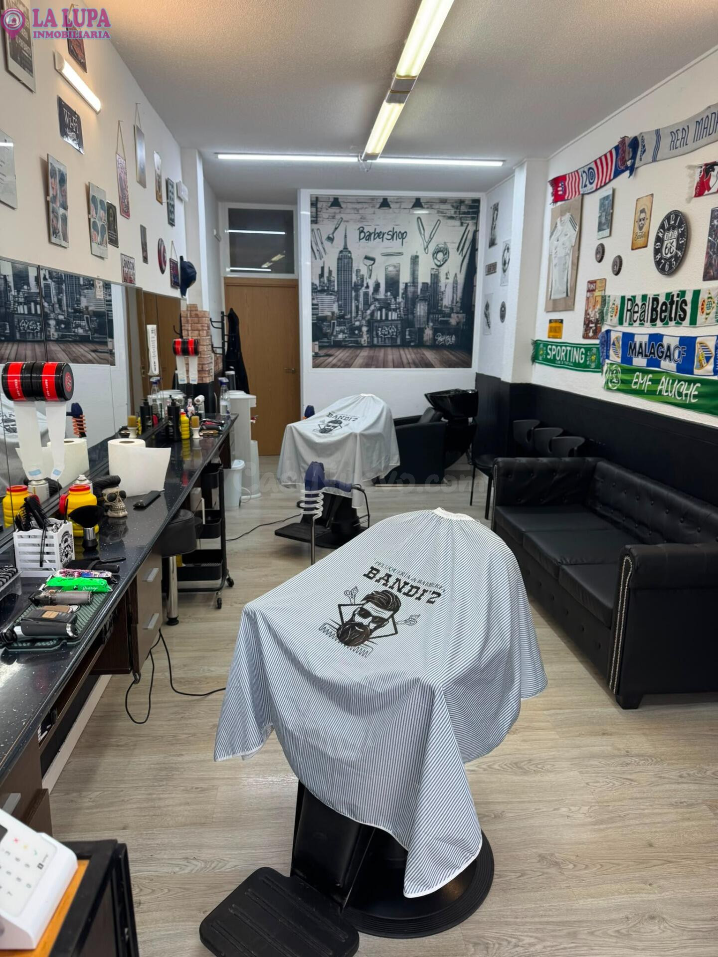 ¡¡¡ Se traspasa peluqueria en pleno funcionamiento en Parque