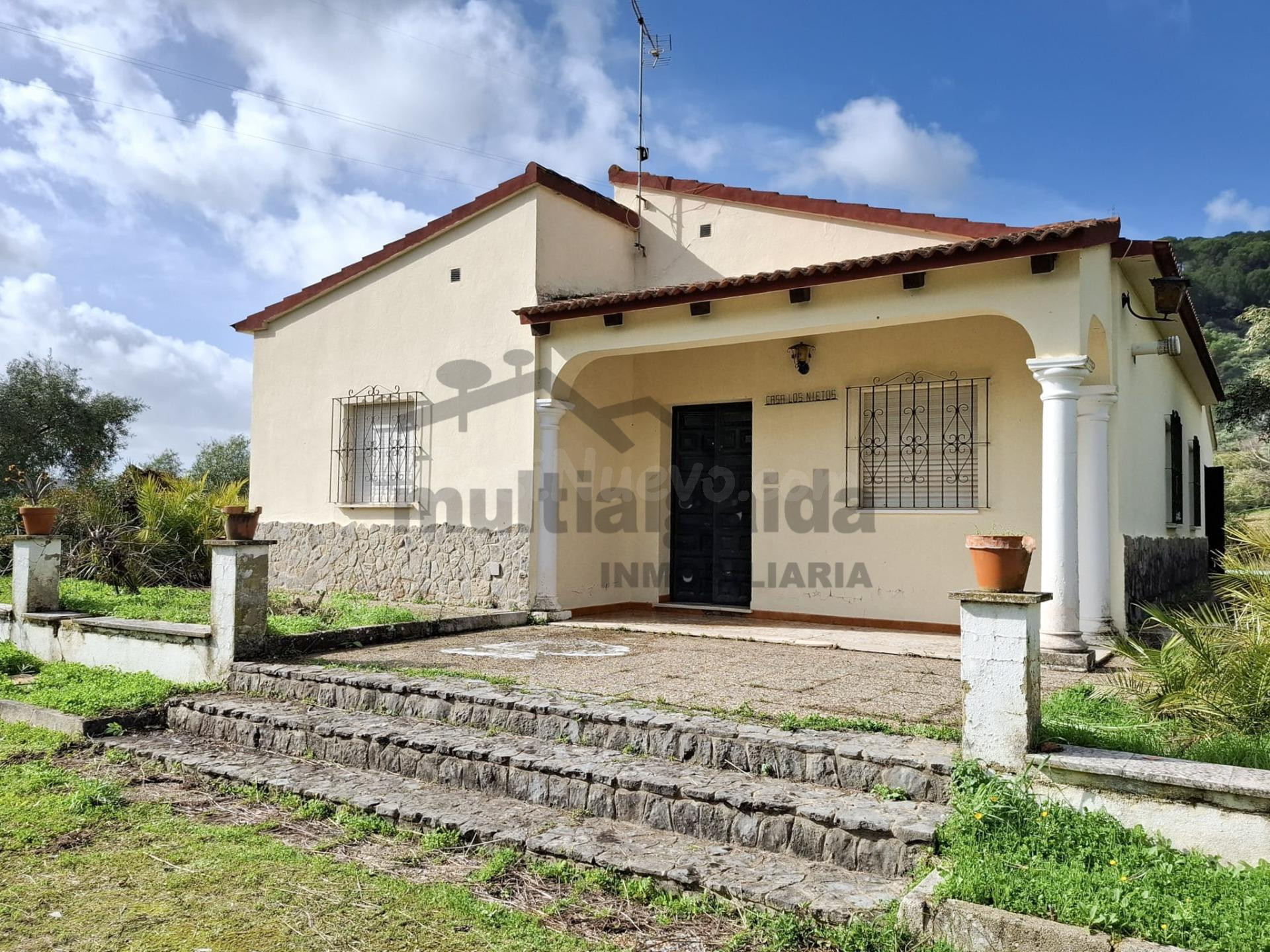 CHALET RUSTICO EN ALGODONALES