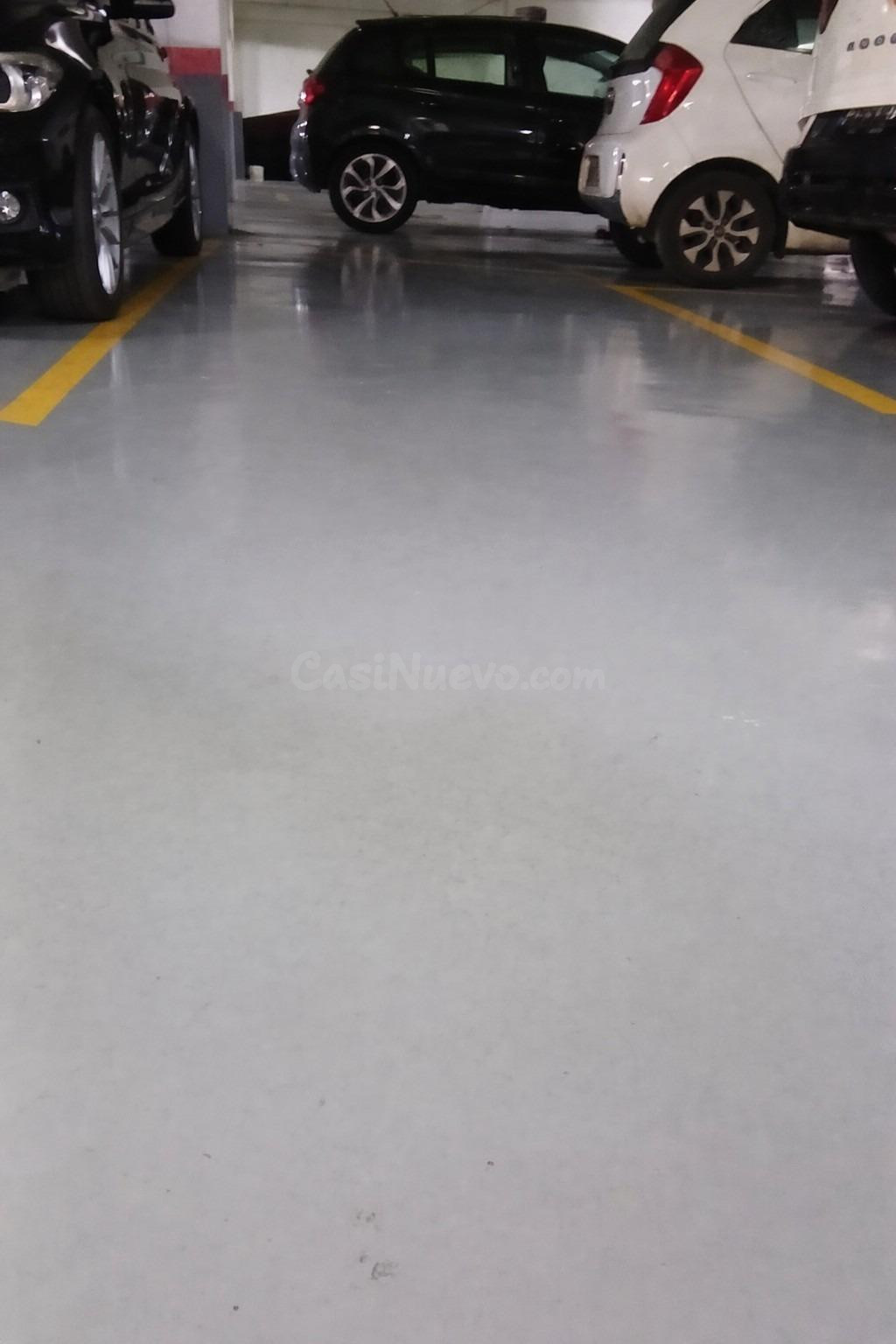 Estupenda Plaza de Parking en Reus - Ideal para Coche Median - foto 3