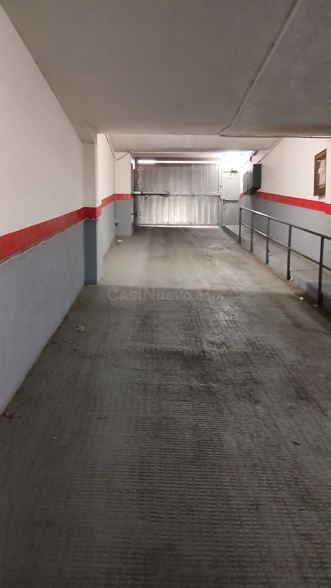 Estupenda Plaza de Parking en Reus - Ideal para Coche Median - foto 4