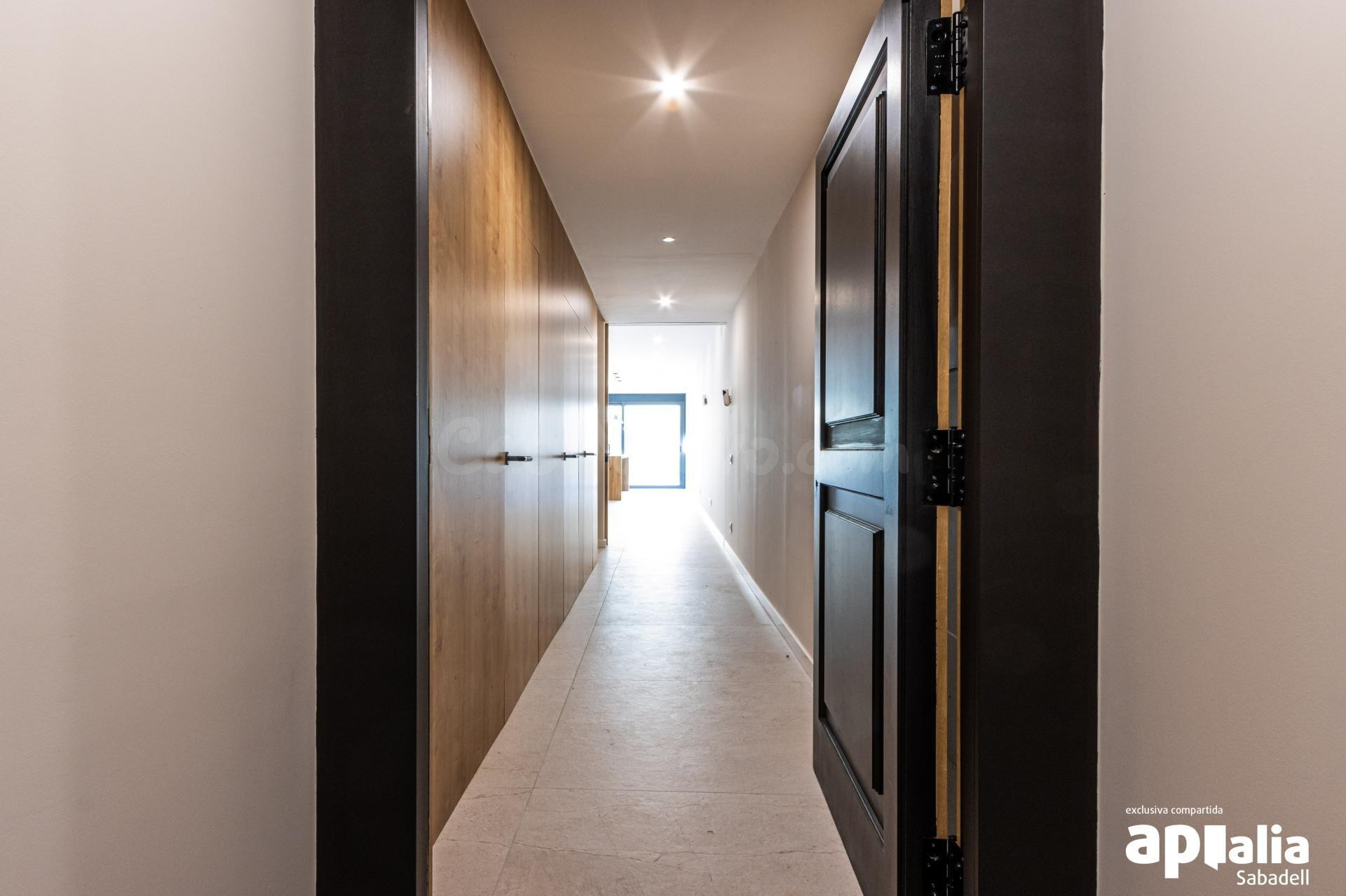 CASA REFORMADA A ESTRENAR CON PATIO Y TERRAZA, EN EL CENTRO  - foto 3