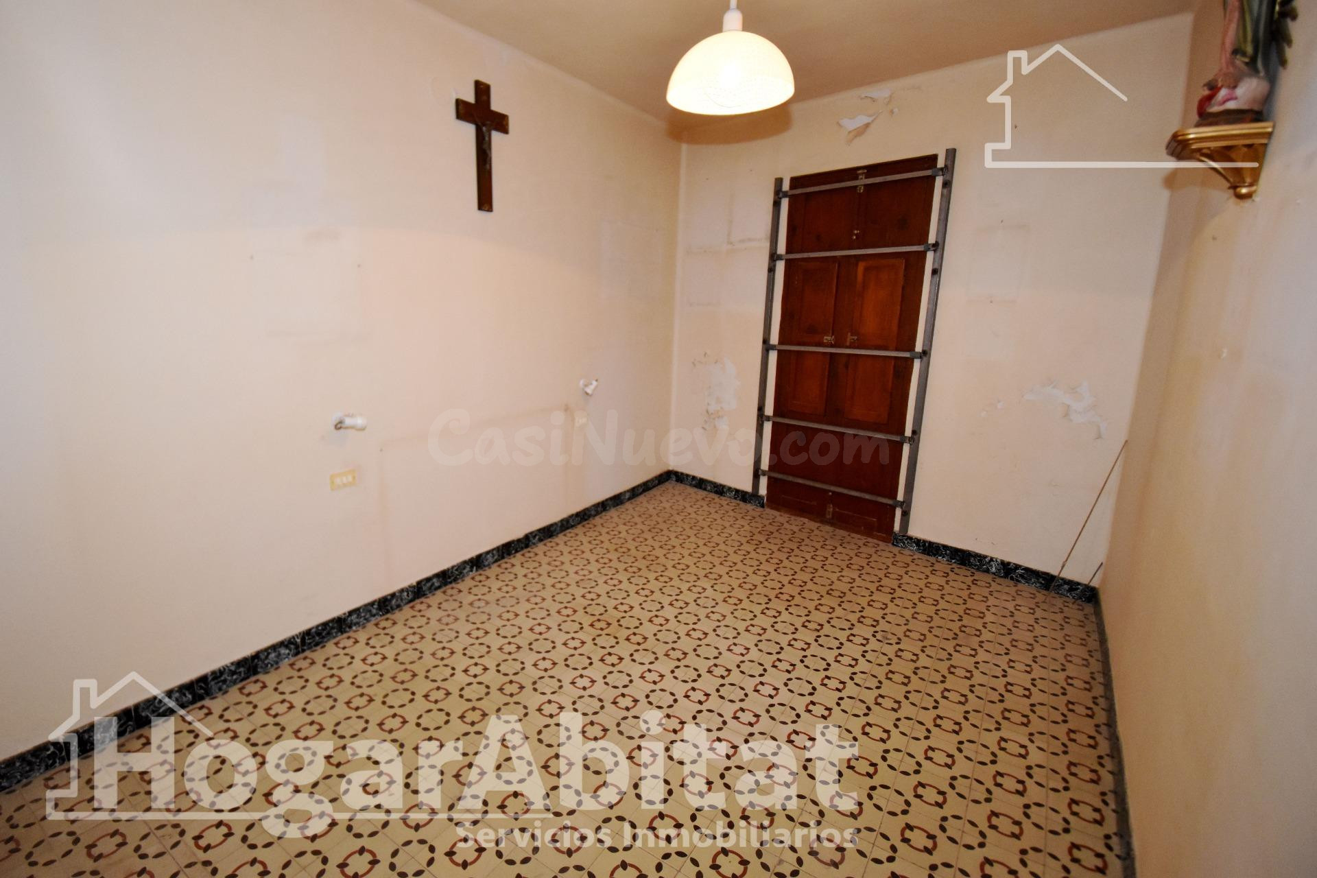 DOS CASAS JUNTAS CON DOS TERRAZAS PARA REFORMAR EN EL CENTRO - foto 4