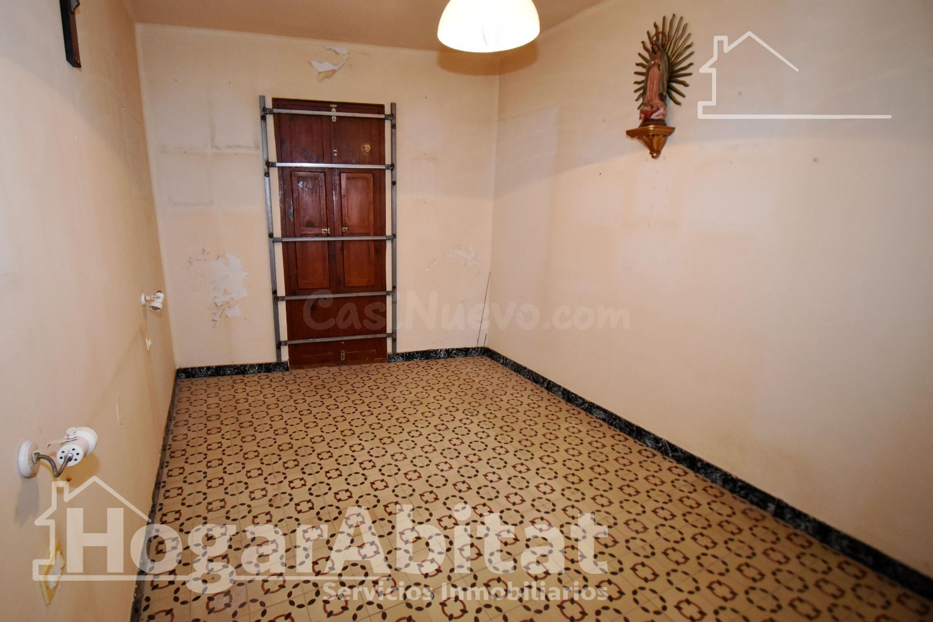 DOS CASAS JUNTAS CON DOS TERRAZAS PARA REFORMAR EN EL CENTRO - foto 5