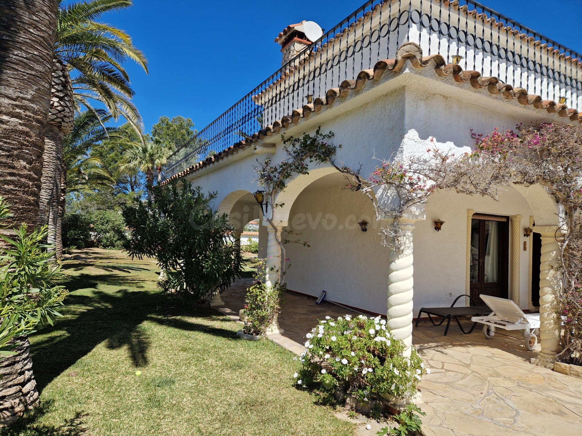 Espectacular Villa con Encanto Nostálgico en Miami Platja - foto 4