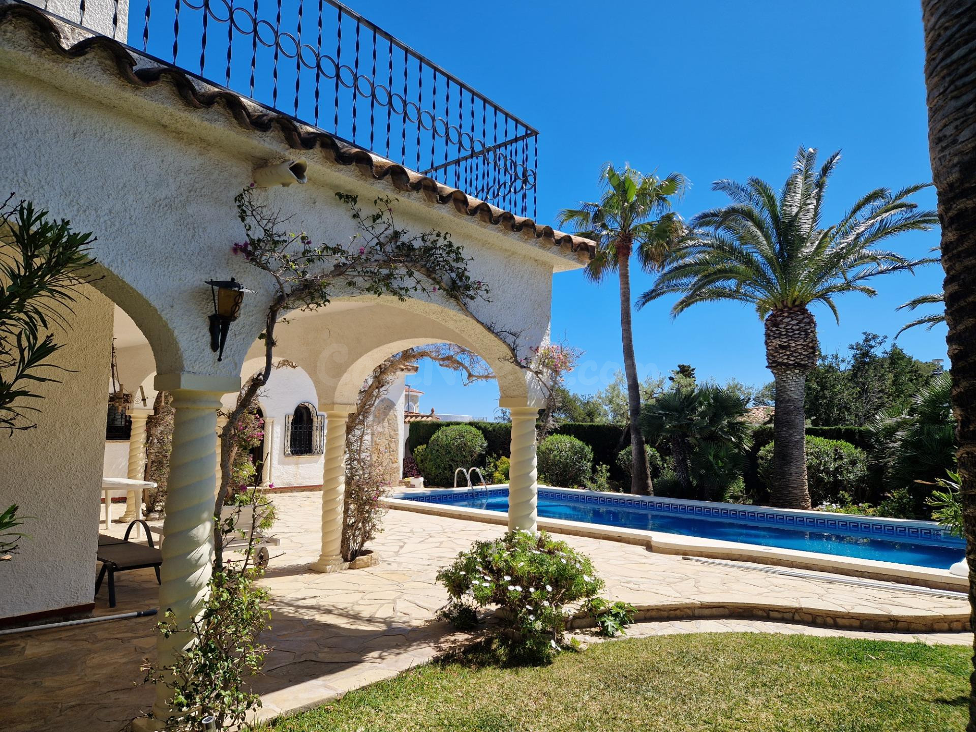 Espectacular Villa con Encanto Nostálgico en Miami Platja - foto 5