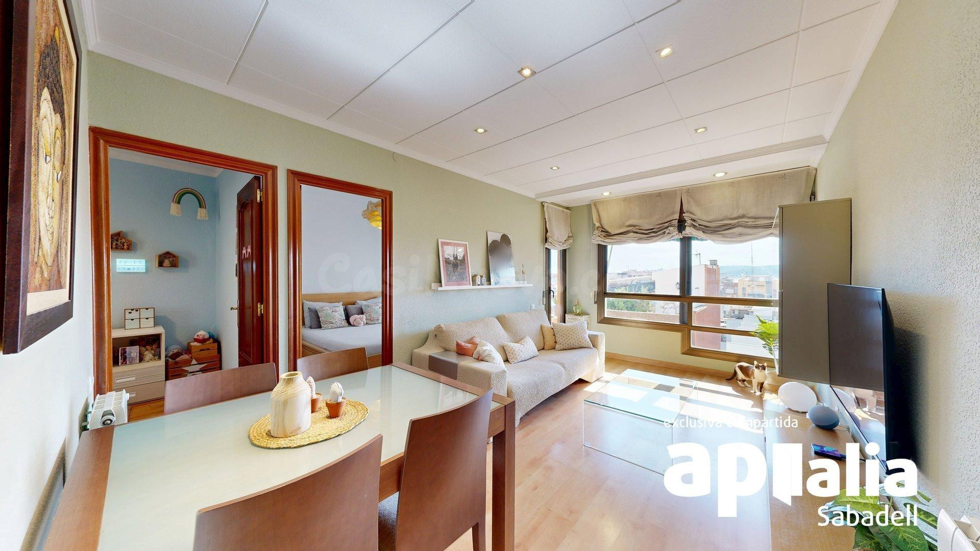 PISO DE 4 habitaciones Y BALCÓN, EN LA CREU DE BARBERÀ