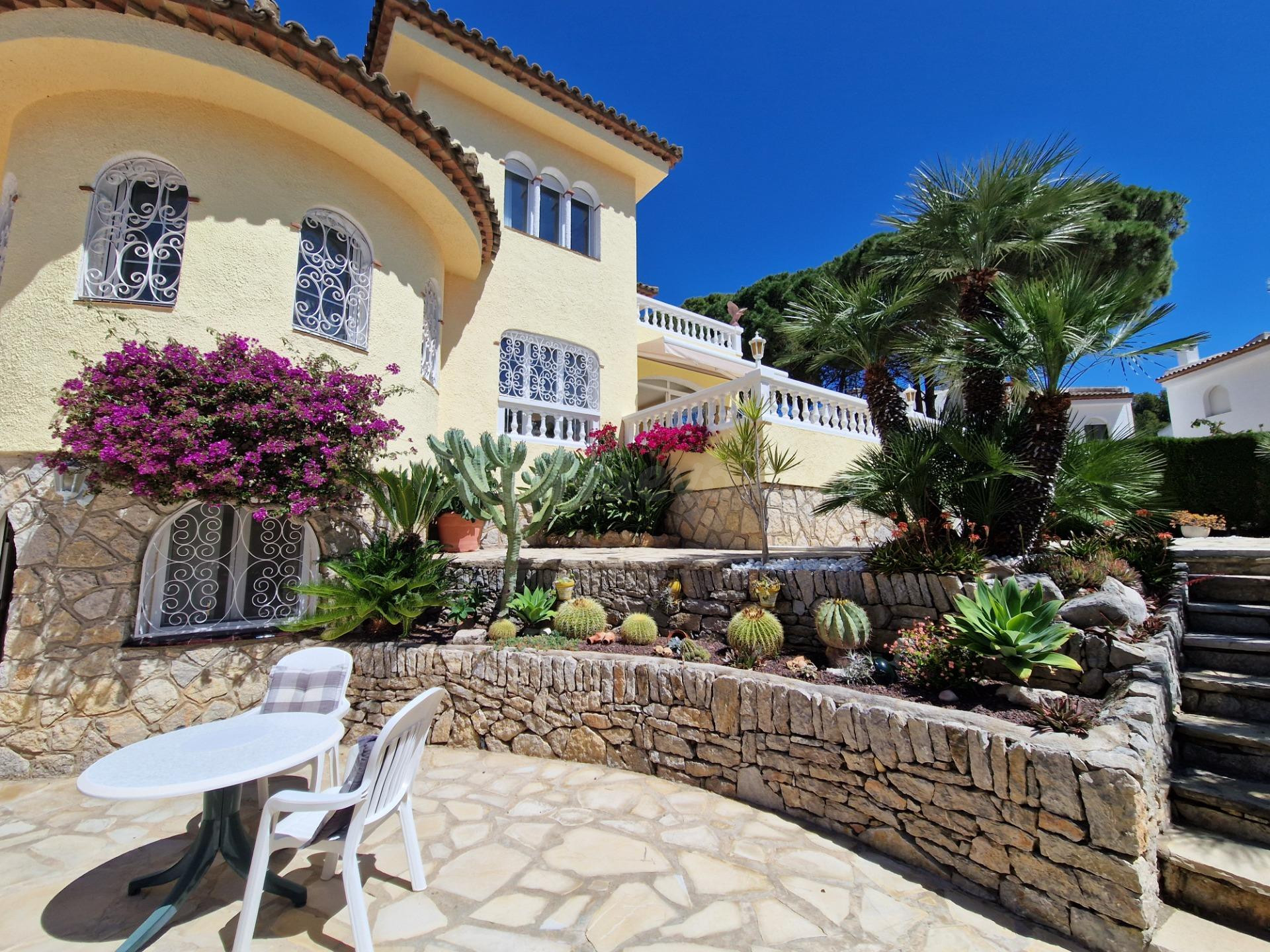 Encantador Chalet en Pino Alto, Miami Playa - ¡Tu Oasis Personal!