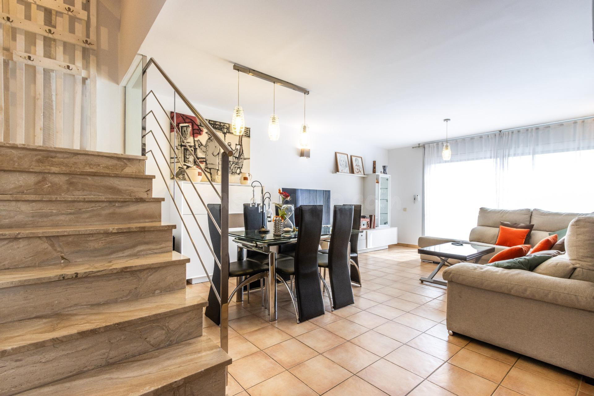 MAGNÍFICA CASA PAREADA JUNTO AL BOSQUE DE PEDRASANTA. - foto 4