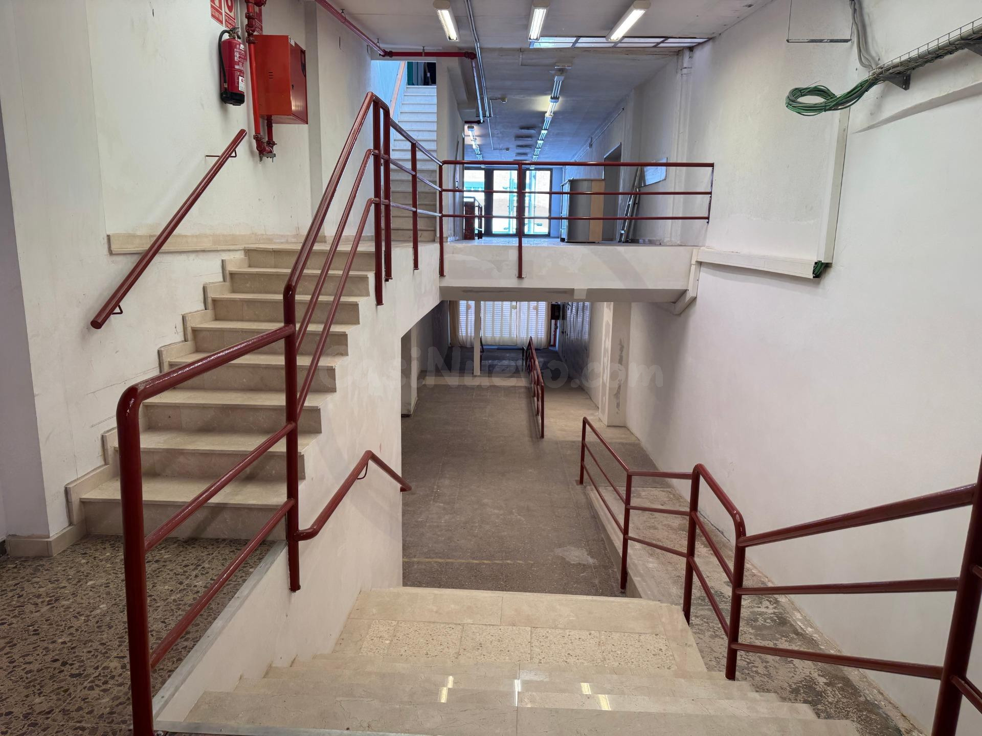 Local comercial 896m² en alquiler - Centre