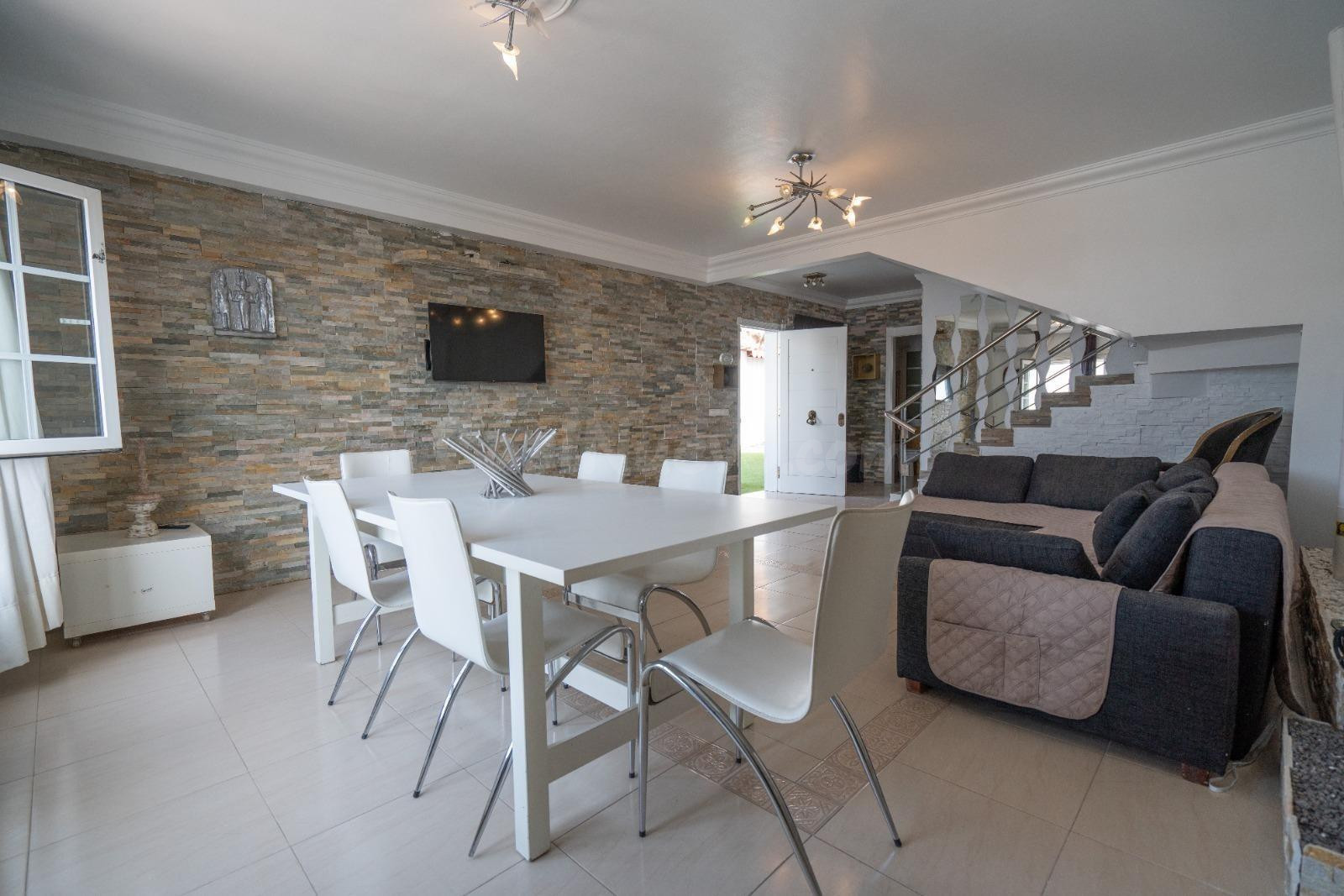 GRAN VIVIENDA IDEAL PARA FAMILIAS CON PISCINA