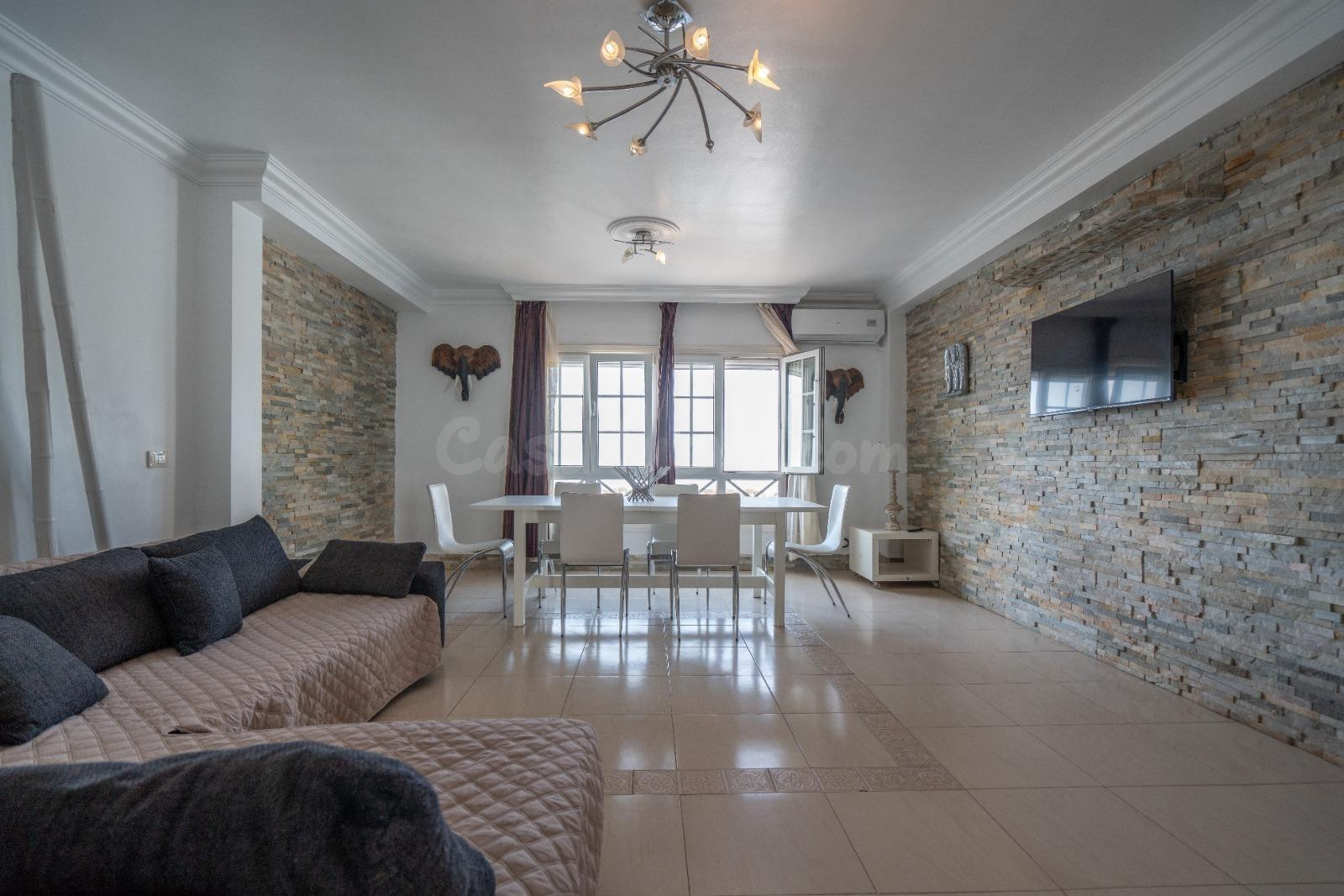 GRAN VIVIENDA IDEAL PARA FAMILIAS CON PISCINA - foto 2