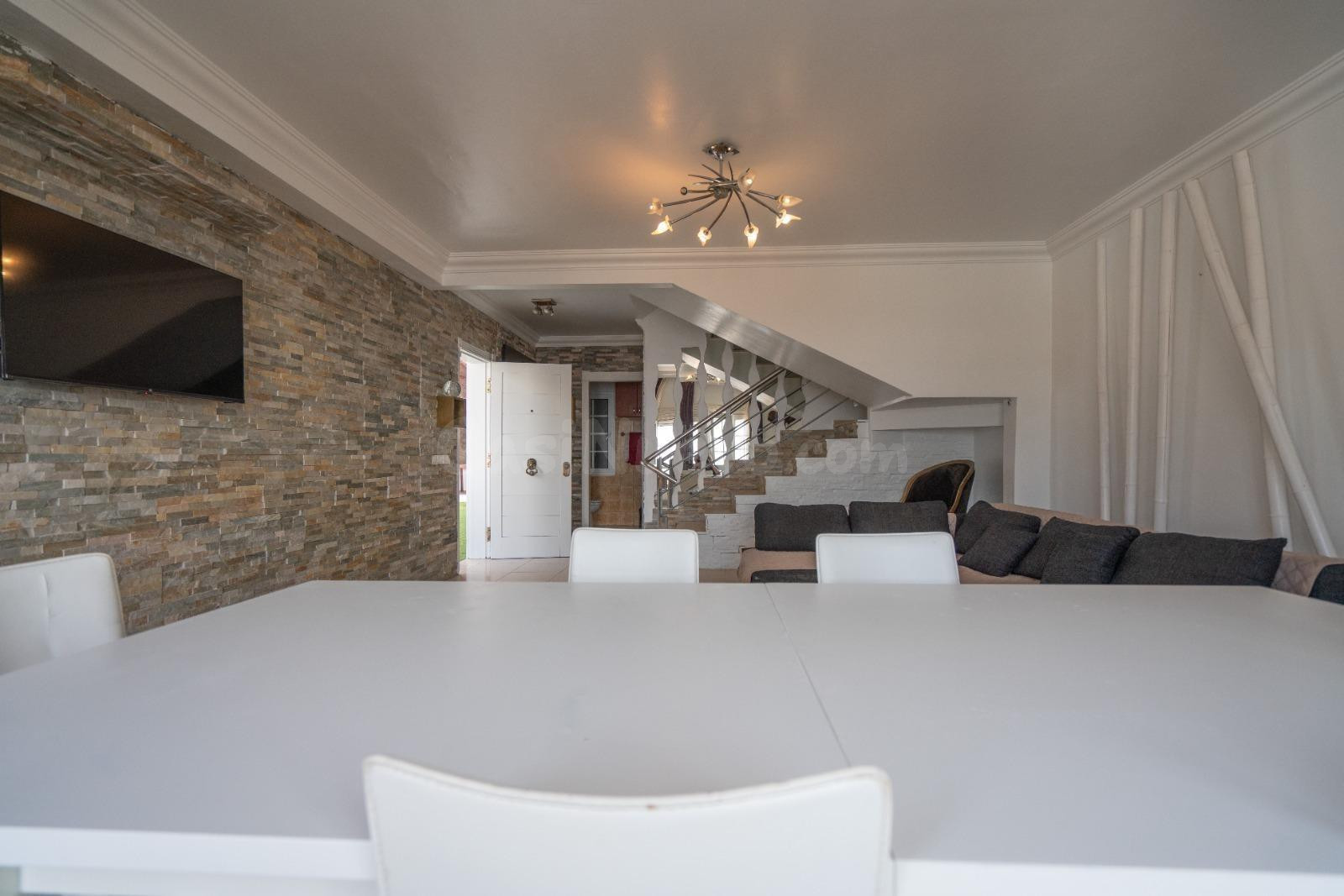 GRAN VIVIENDA IDEAL PARA FAMILIAS CON PISCINA - foto 3