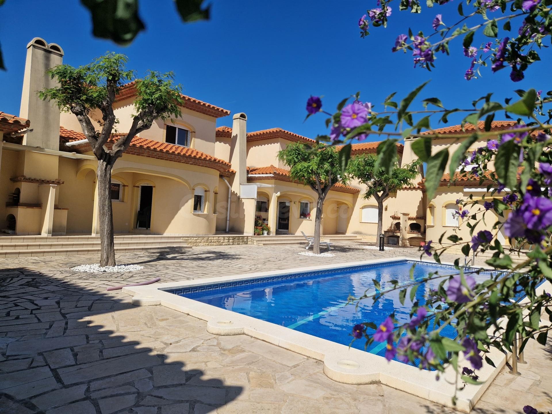 Encantadora Casa Adosada en el Corazón de Miami Platja