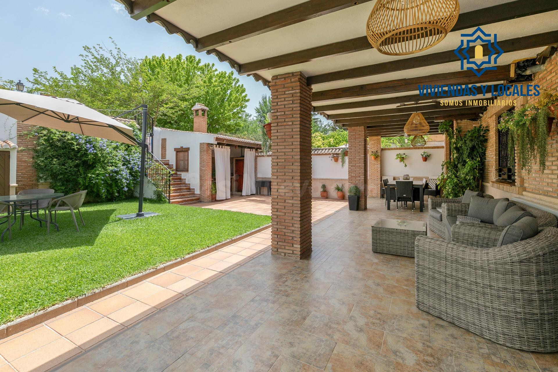 Chalet accesible de gran amplitud, con jardín privado, garaj - foto 2