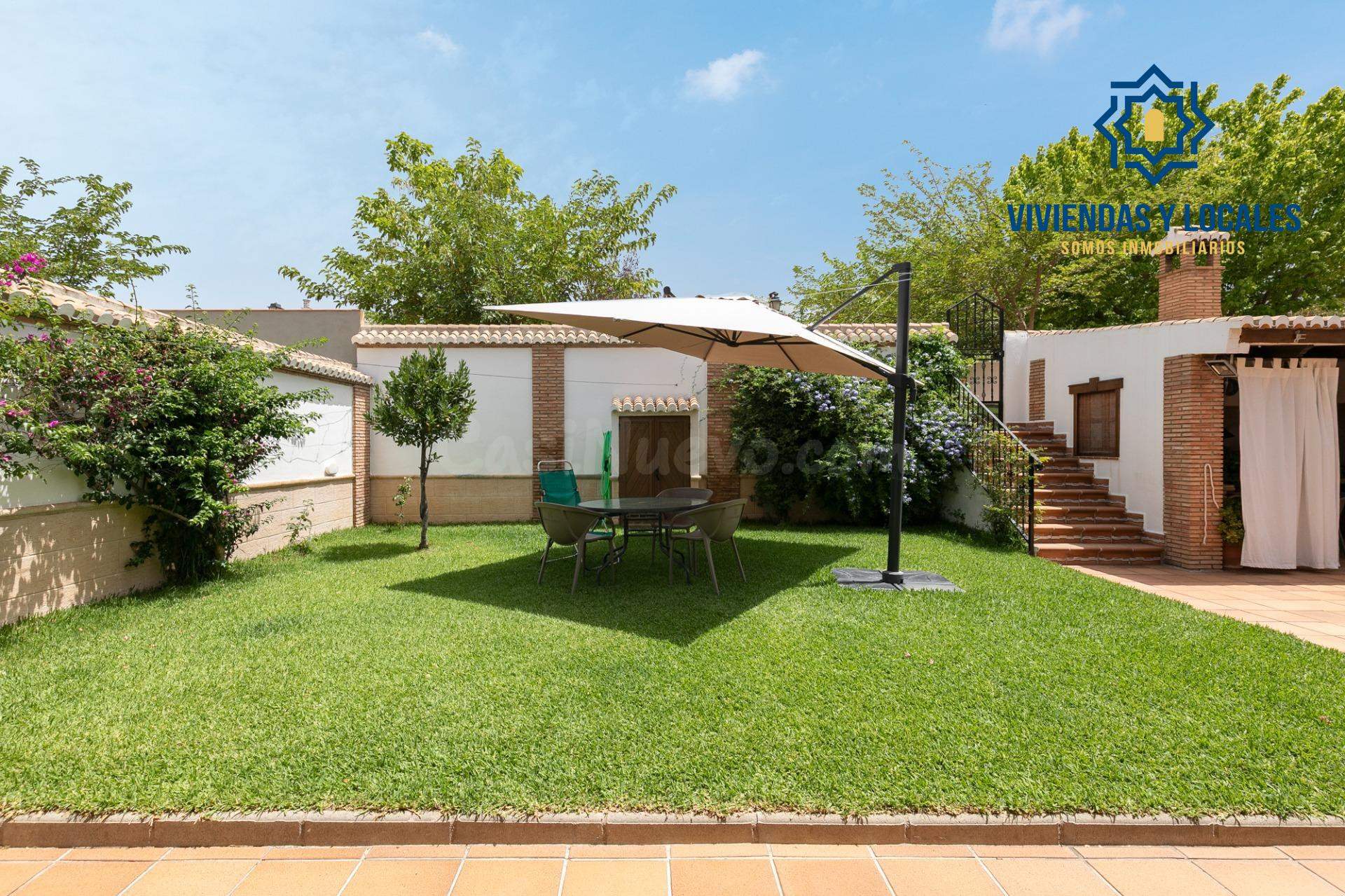 Chalet accesible de gran amplitud, con jardín privado, garaj - foto 3