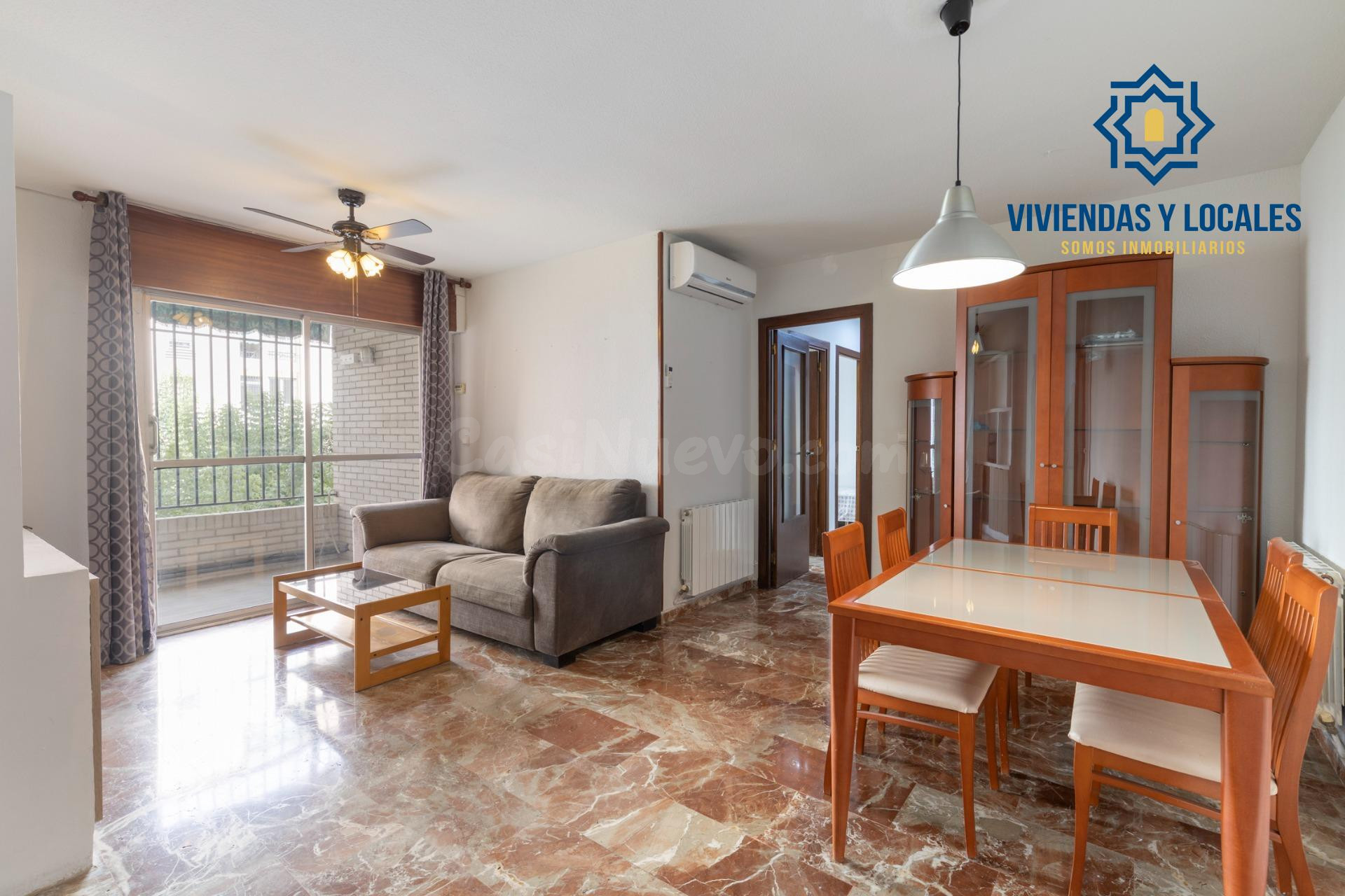 Piso en venta de tres dormitorios dos baños en urbanización  - foto 2