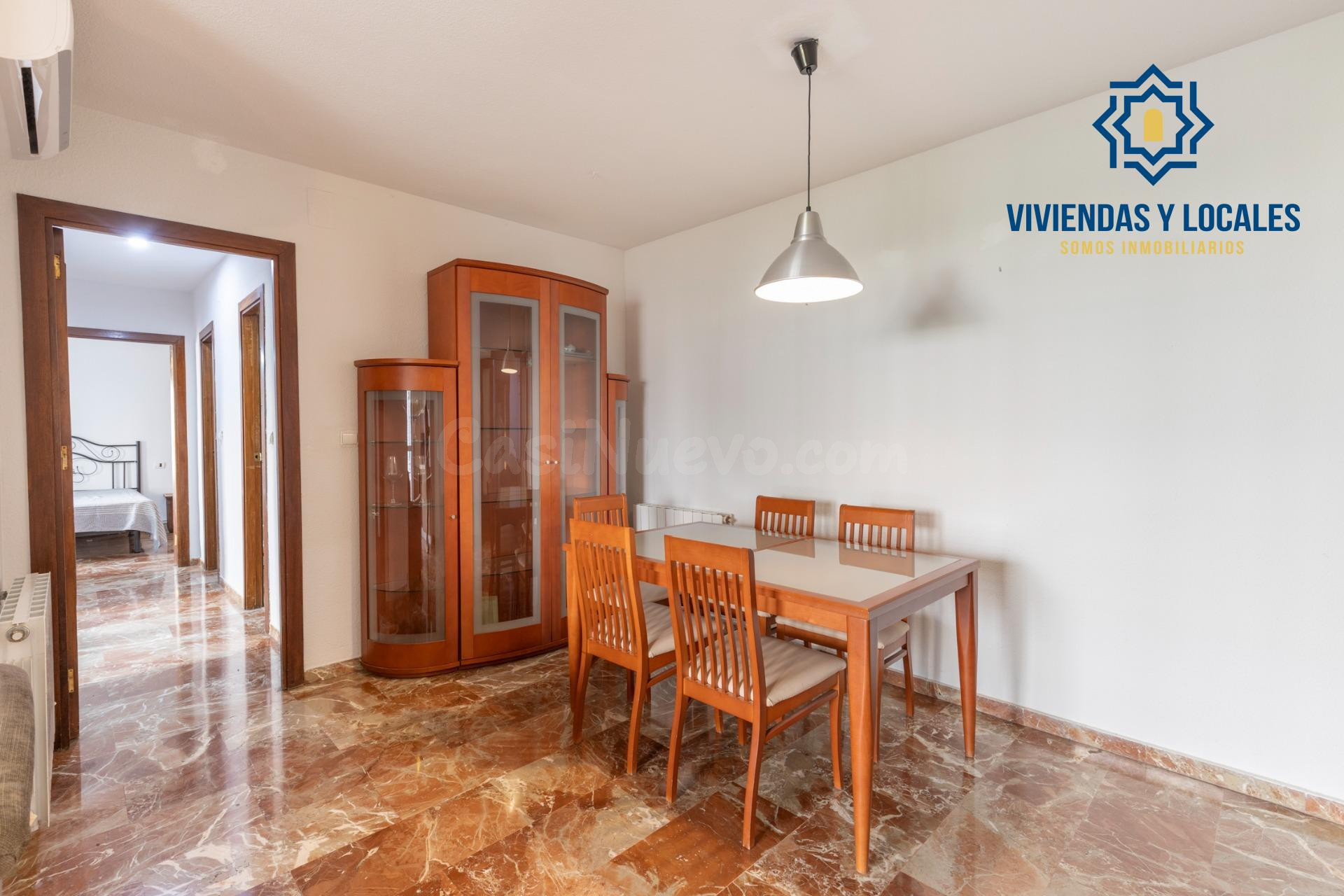 Piso en venta de tres dormitorios dos baños en urbanización  - foto 3